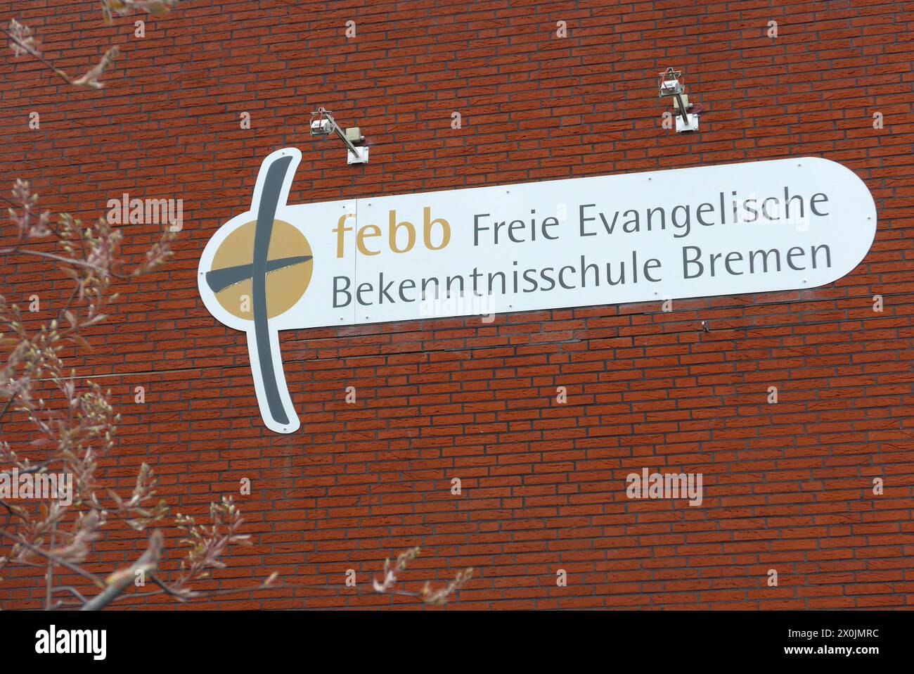 Die Freie Evangelische Bekenntnisschule Bremen febb. Ihr Trägerverein betreibt in Bremen-Habenhausen eine Grundschule Foto, eine Oberschule Gesamtschule und ein Gymnasium, außerdem in einem anderen Stadtteil eine weitere Grundschule. Die Privatschule ist evangelikal geprägt und eine staatlich anerkannte Bekenntnisschule in freier Trägerschaft. Ihr Motto lautet: Glaube. Hoffnung. Liebe Liebe. *** Die Freie Evangelische Bekenntnisschule Bremen febb betreibt eine Grundschule Foto, eine Gesamtschule und ein Gymnasium in Bremen Habenhausen sowie eine weitere Grundschule in Anothe Stockfoto