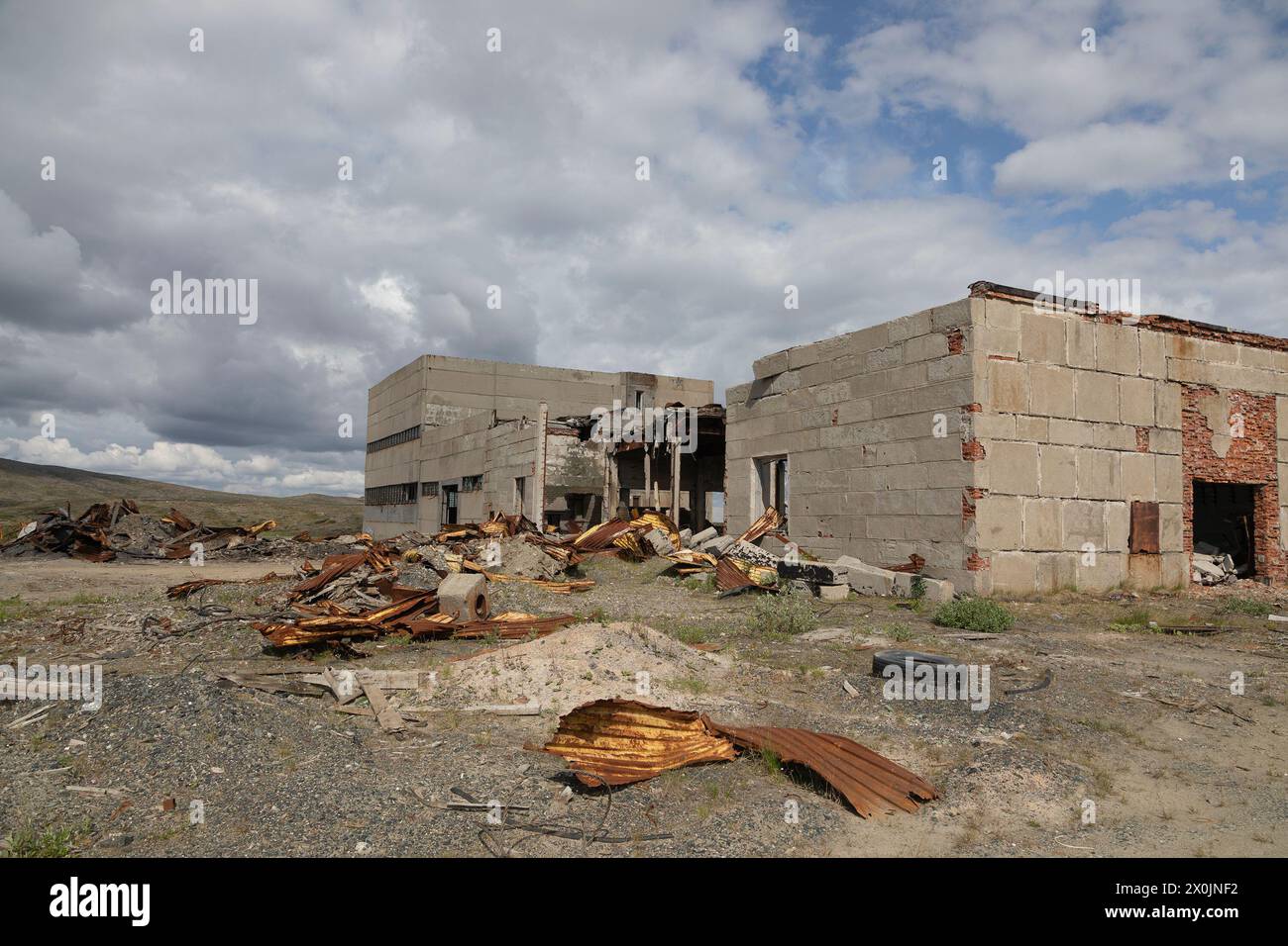 Russland. Kola Superdeep Bohrung, zerstörte Gebäude Stockfoto