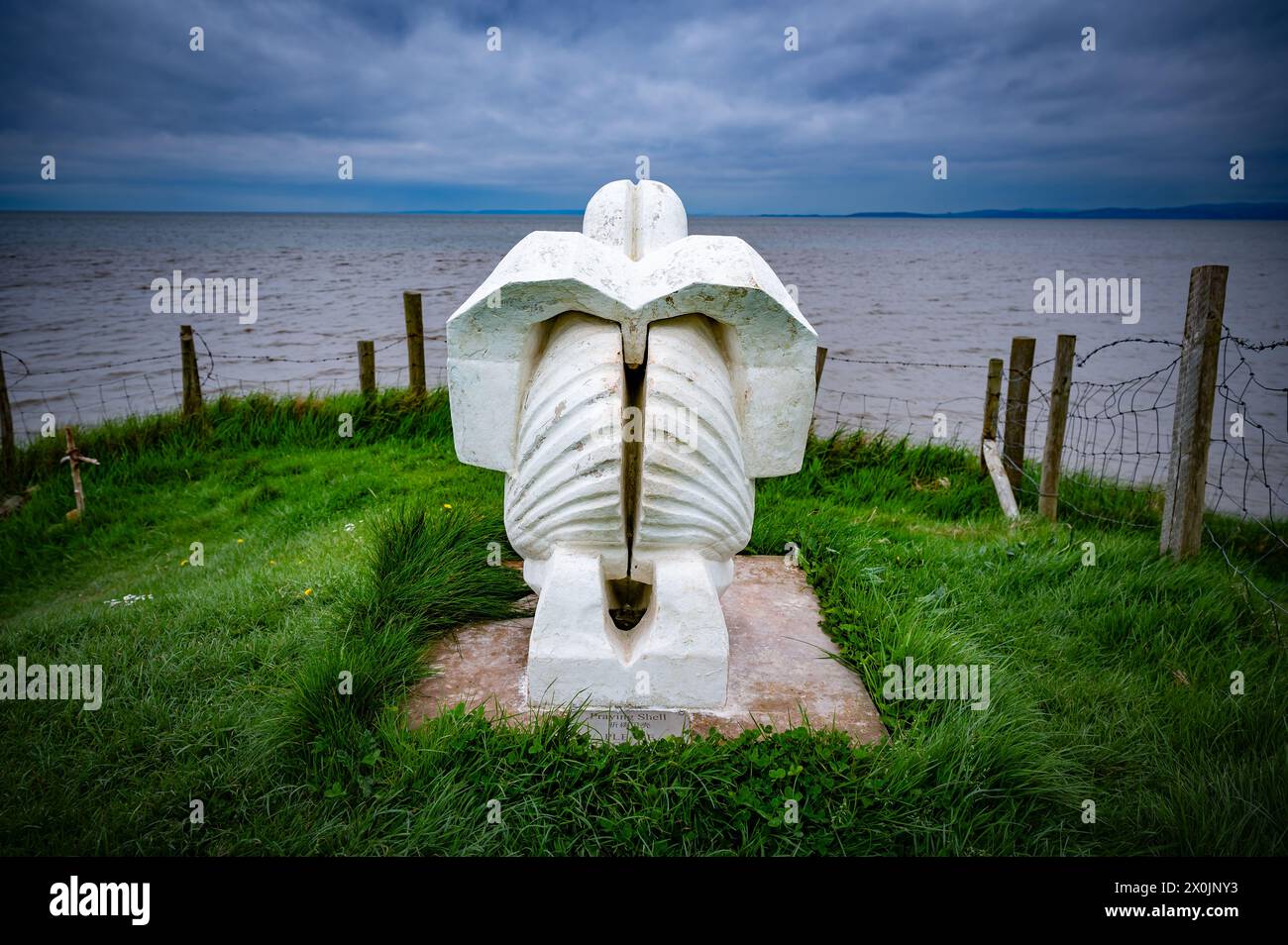 The Praying Shell von Anthony Padgett. Die Küste, Bolton-le-Sands Stockfoto