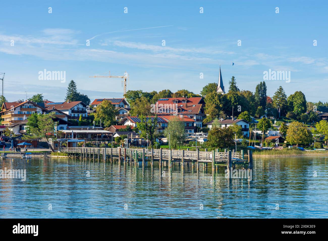 Gstadt am Chiemsee, Chiemsee, Hafen und Bootsanleger Gstadt am Chiemsee, Chiemsee Alpenland, Oberbayern, Bayern, Deutschland Stockfoto