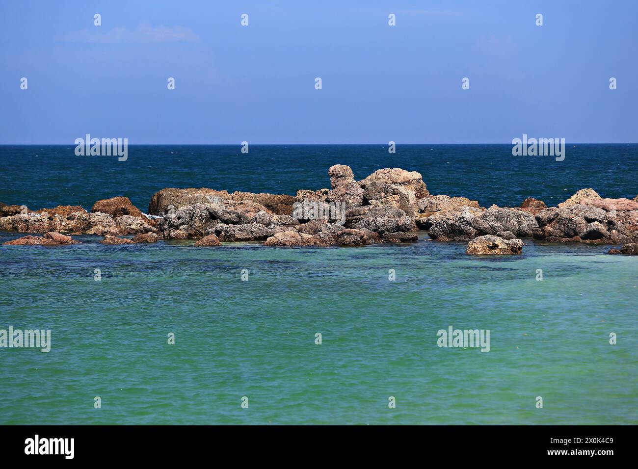 Landschaft der Ao Bo Thong lang Bay im Bang Saphan District. Provinz Prachuap Khiri Khan, Thailand Stockfoto