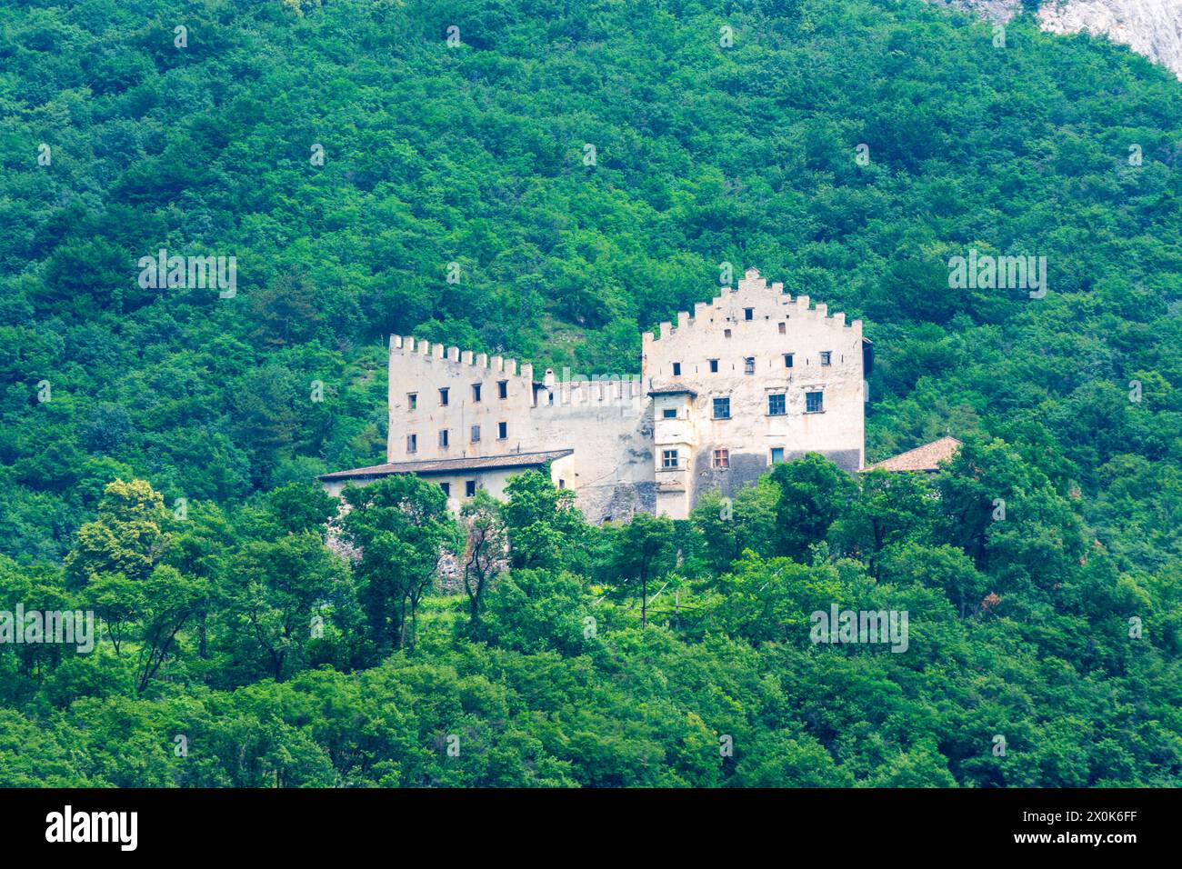 San Michele all'Adige (St. Michael an der Etsch), Castello di Monreale (Schloss Königsberg) im Trentino, Trentino-Südtirol, Italien Stockfoto