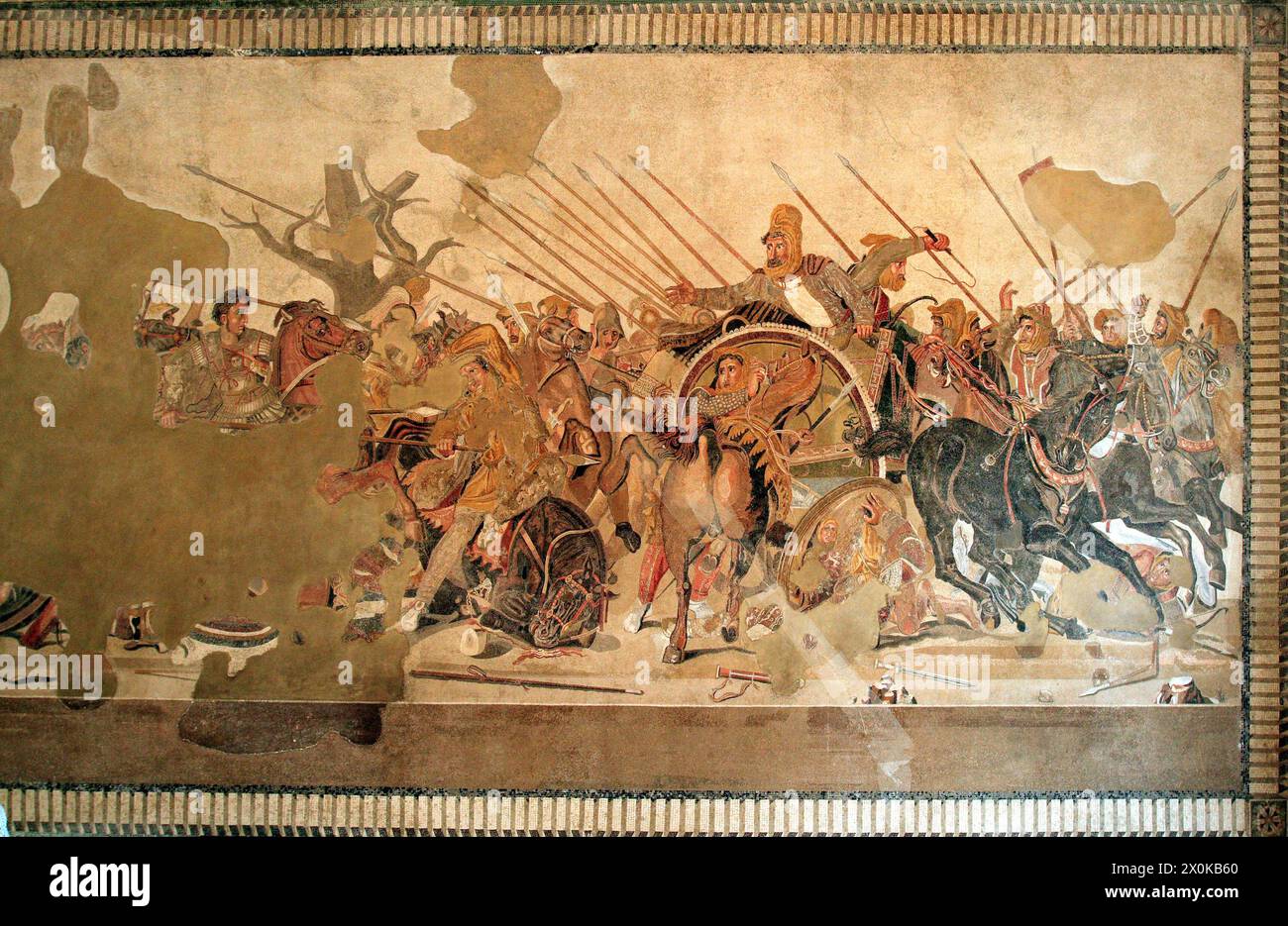 Das Haus des Faun – 2. Jahrhundert v. Chr. während der Samnitenzeit (180 v. Chr.) war ein großer hellenistischer Palast, der von Peristylen in Pompeji, Italien, eingerahmt wurde. Das Alexander-Mosaik, das Alexander links zeigt. Stockfoto