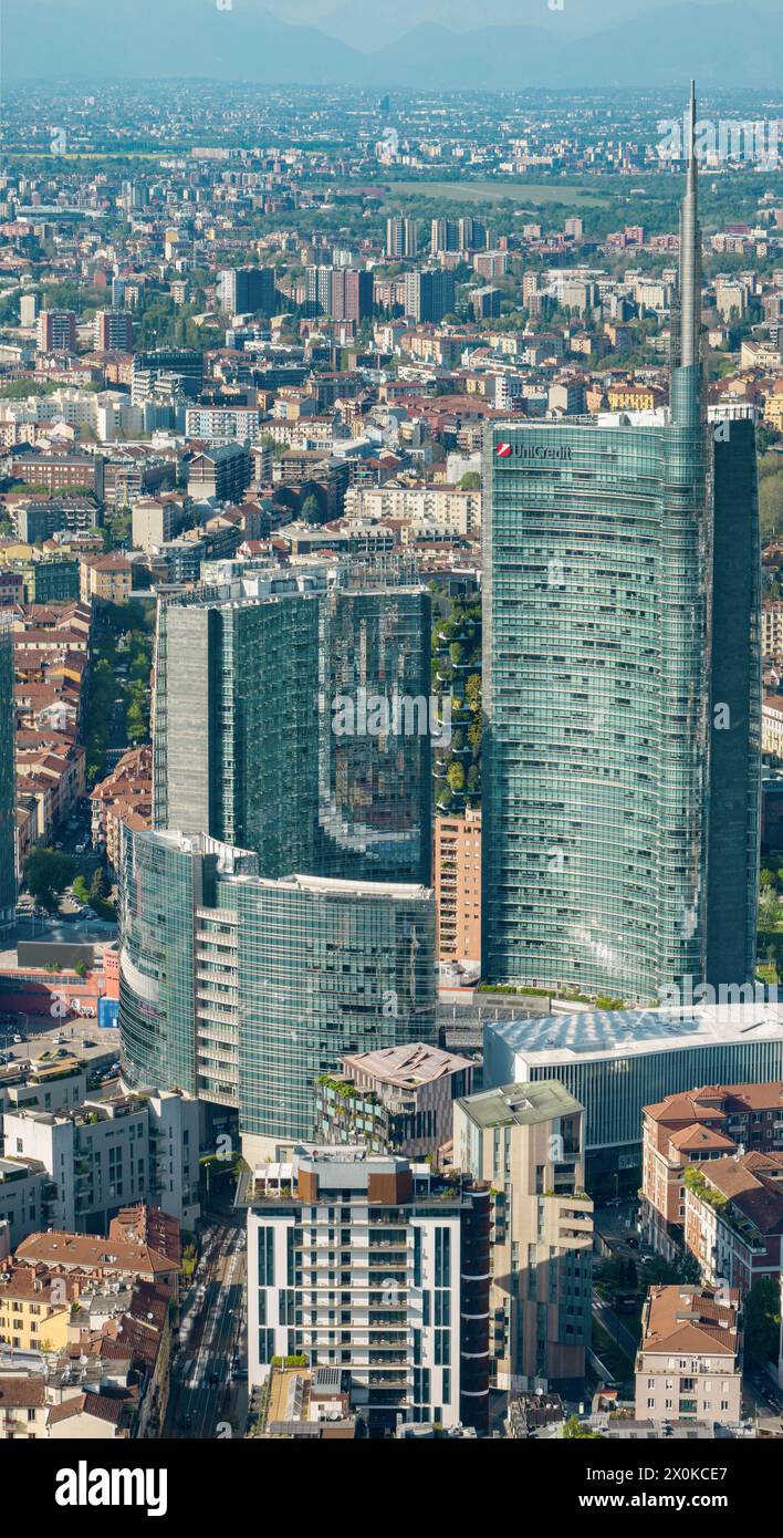 Blick aus der Vogelperspektive auf Mailand, Wolkenkratzer. UniCredit Tower und Gae Aulenti Wolkenkratzer. 04-12-2024. Italien Stockfoto