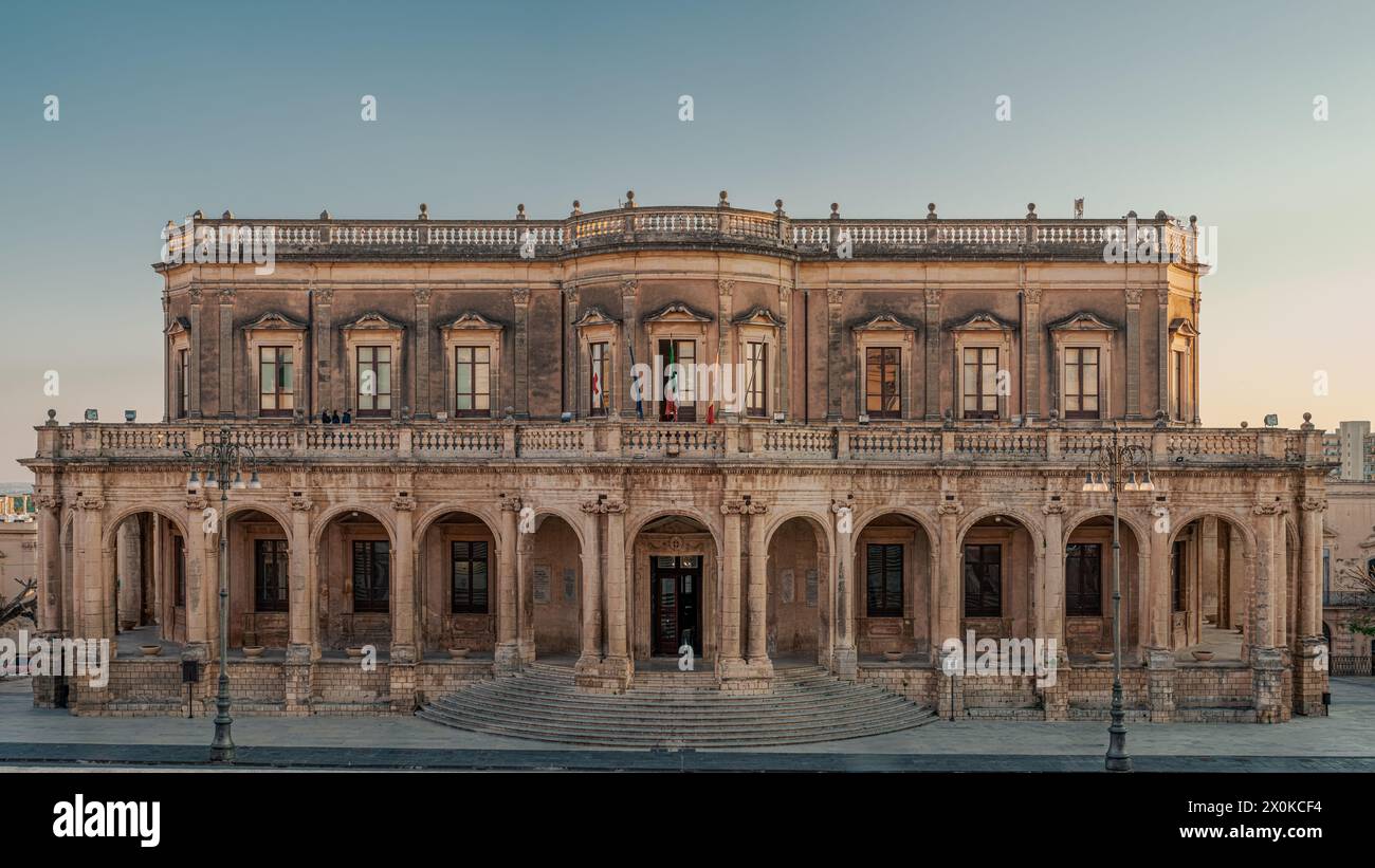 Palazzo Ducezio, Sitz der Gemeindeversammlung und Rathaus der barocken Stadt Noto, Provinz Syrakus, Sizilien, Italien Stockfoto