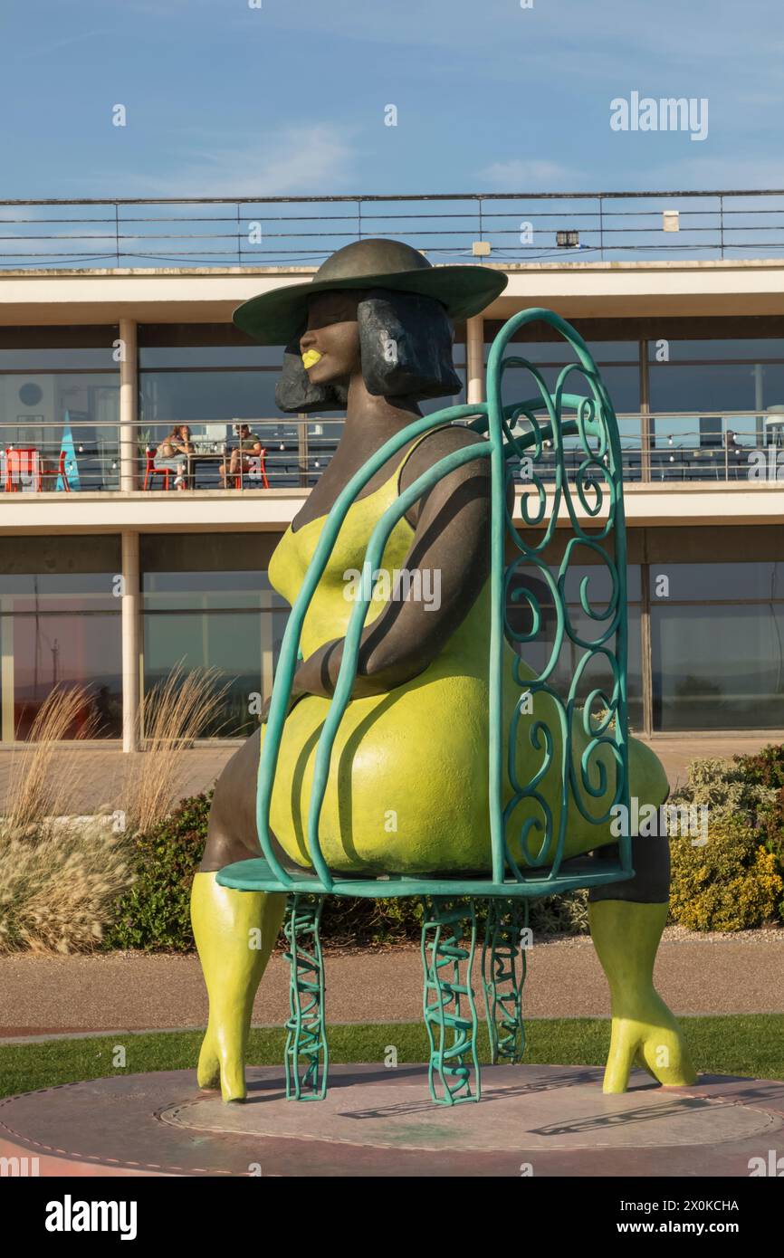 England, East Sussex, Bexhill-on-Sea, de la Warr Pavillion, Kunstausstellung des amerikanischen Künstlers Tschabalala Self Stockfoto