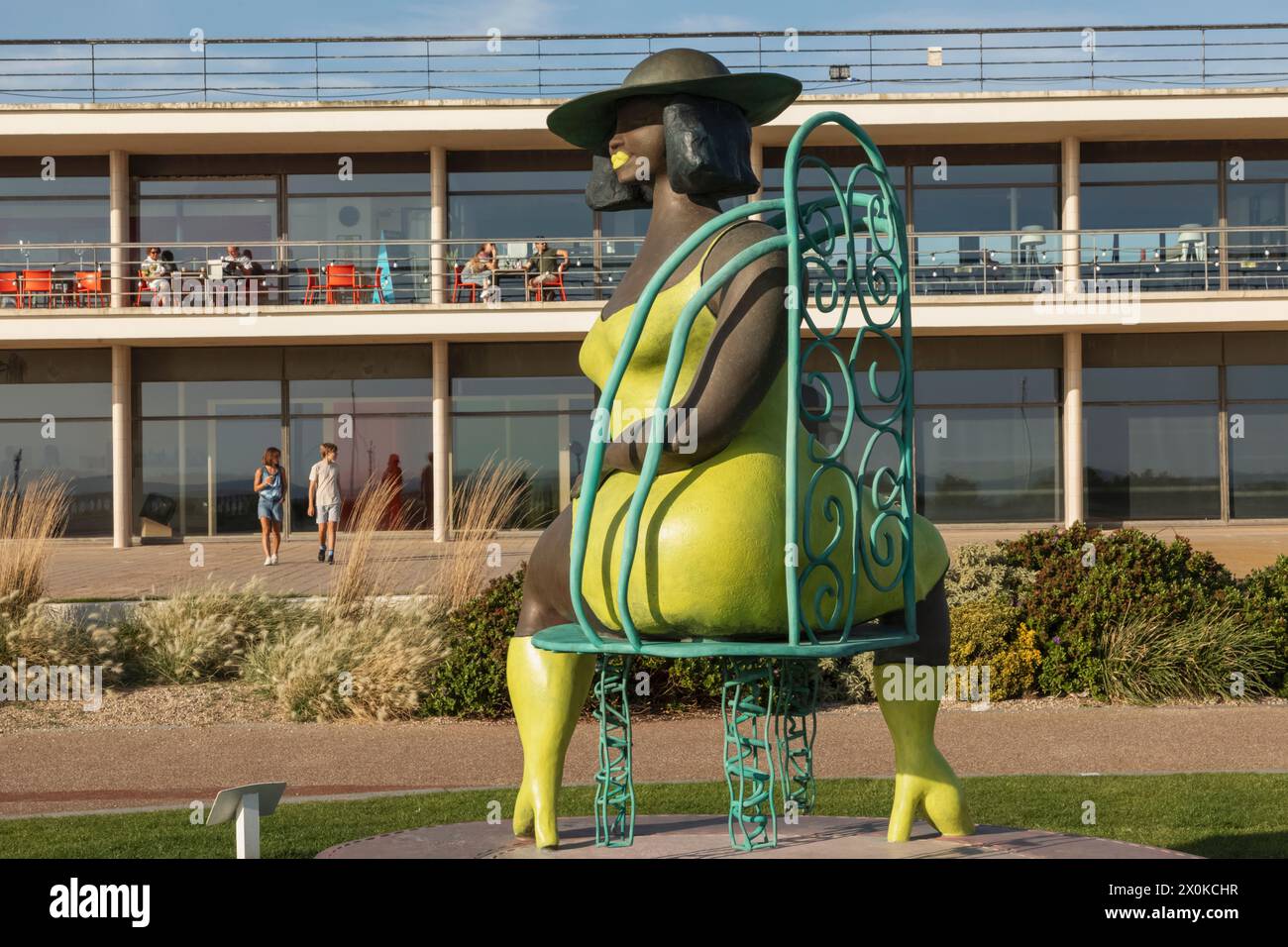 England, East Sussex, Bexhill-on-Sea, de la Warr Pavillion, Kunstausstellung des amerikanischen Künstlers Tschabalala Self Stockfoto