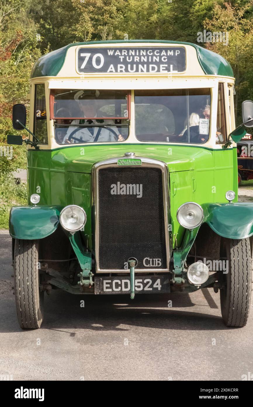 England, West Sussex, Arundel, Amberley Museum and Heritage Centre, Vintage Southdown Transport Company Green Bus Stockfoto