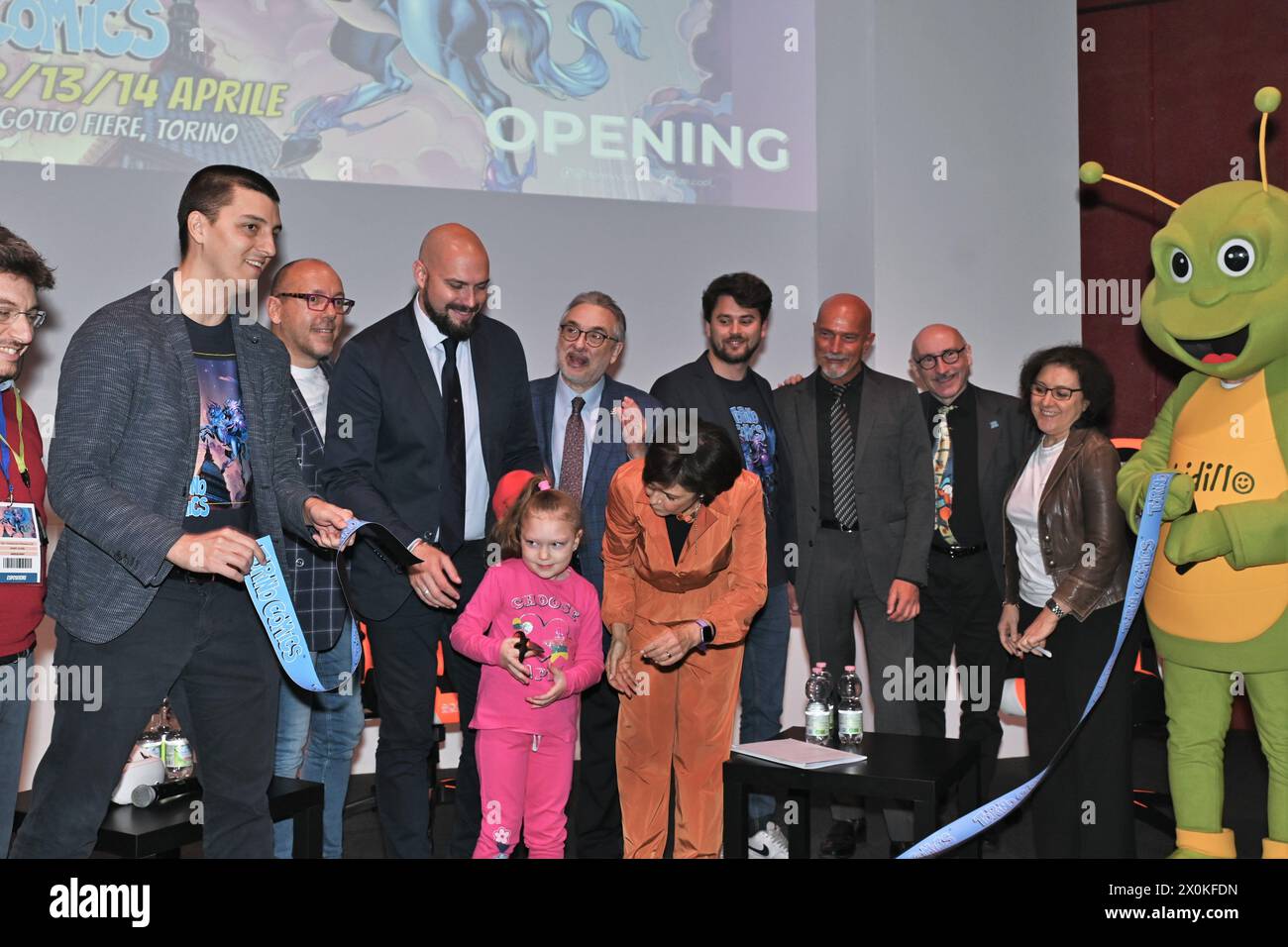 Turin, Italien. April 2024. Turin, Italien Turin Comics 2024 Lingotto-Messe vom 12. Bis 13. April, institutionelle Eröffnungskonferenz mit Veranstaltungsort im Foto: Vittorio Pavesio Autor und Schirmherr von Turin Comics, Claudio Castellini Autor und Designer des Posters 2024: Marrone Maurizio Ratgeberin für Sozialpolitik und Integration sozial-Gesundheitswesen der Region Piemont, Maurizia Ragni Credit: unabhängige Fotoagentur/Alamy Live News Stockfoto