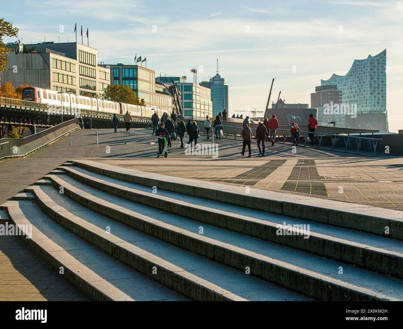 Jan-Fedder-Promenade Landungsbrücken in Hamburg. Stockfoto