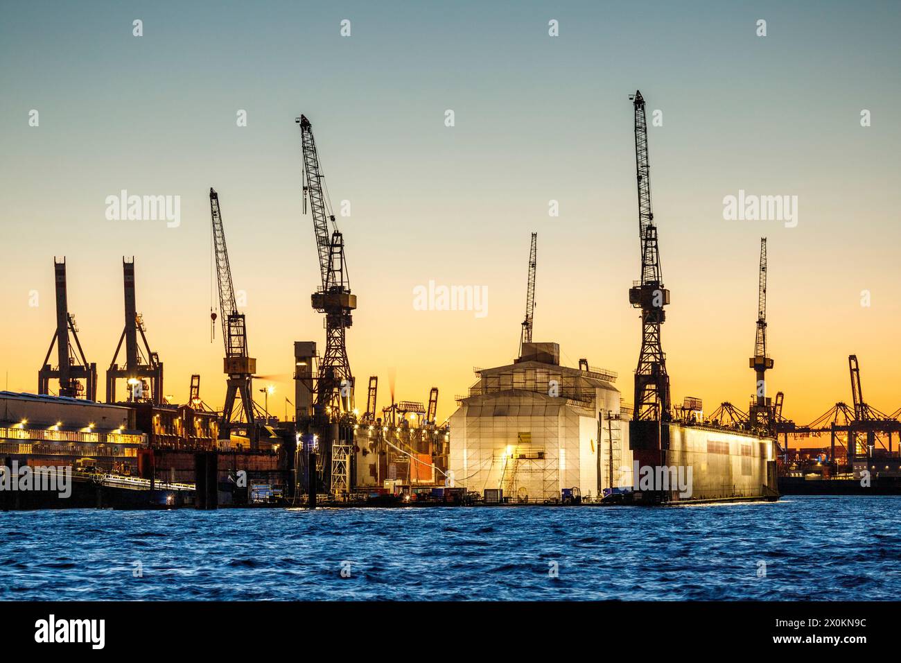 Trockendock im Hamburger Hafen an der Elbe Stockfoto