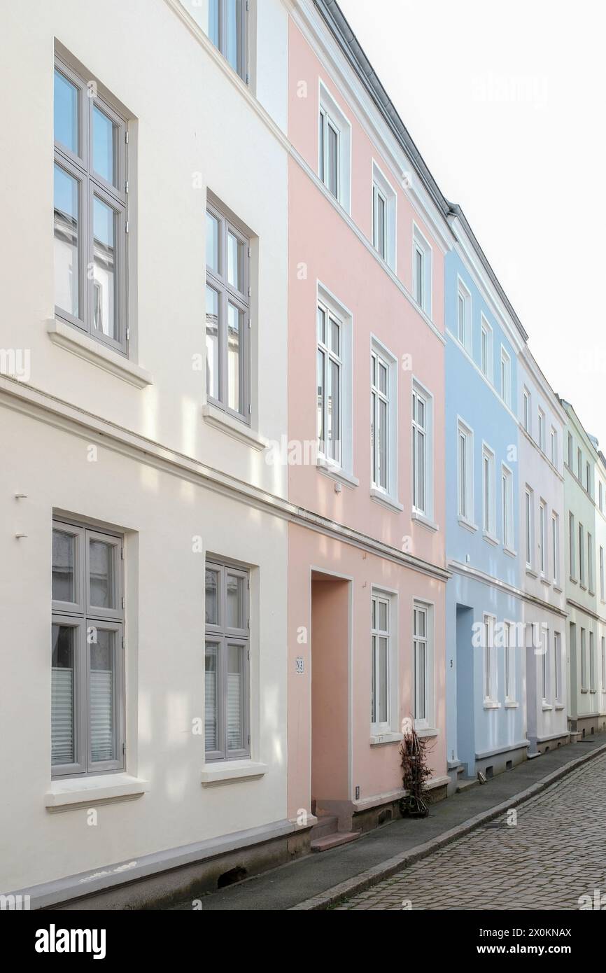 Reihe von Häusern, Fassaden, Pastellfarben Stockfoto