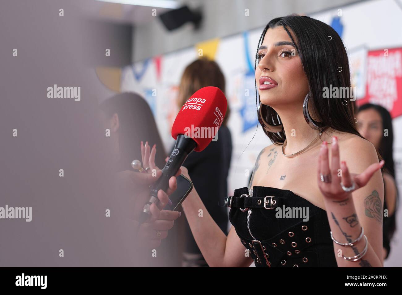 Naiara nimmt am 12. April 2024 am Los40 Primavera Pop Konzert Photocall im Wizink Center in Madrid Teil. Stockfoto