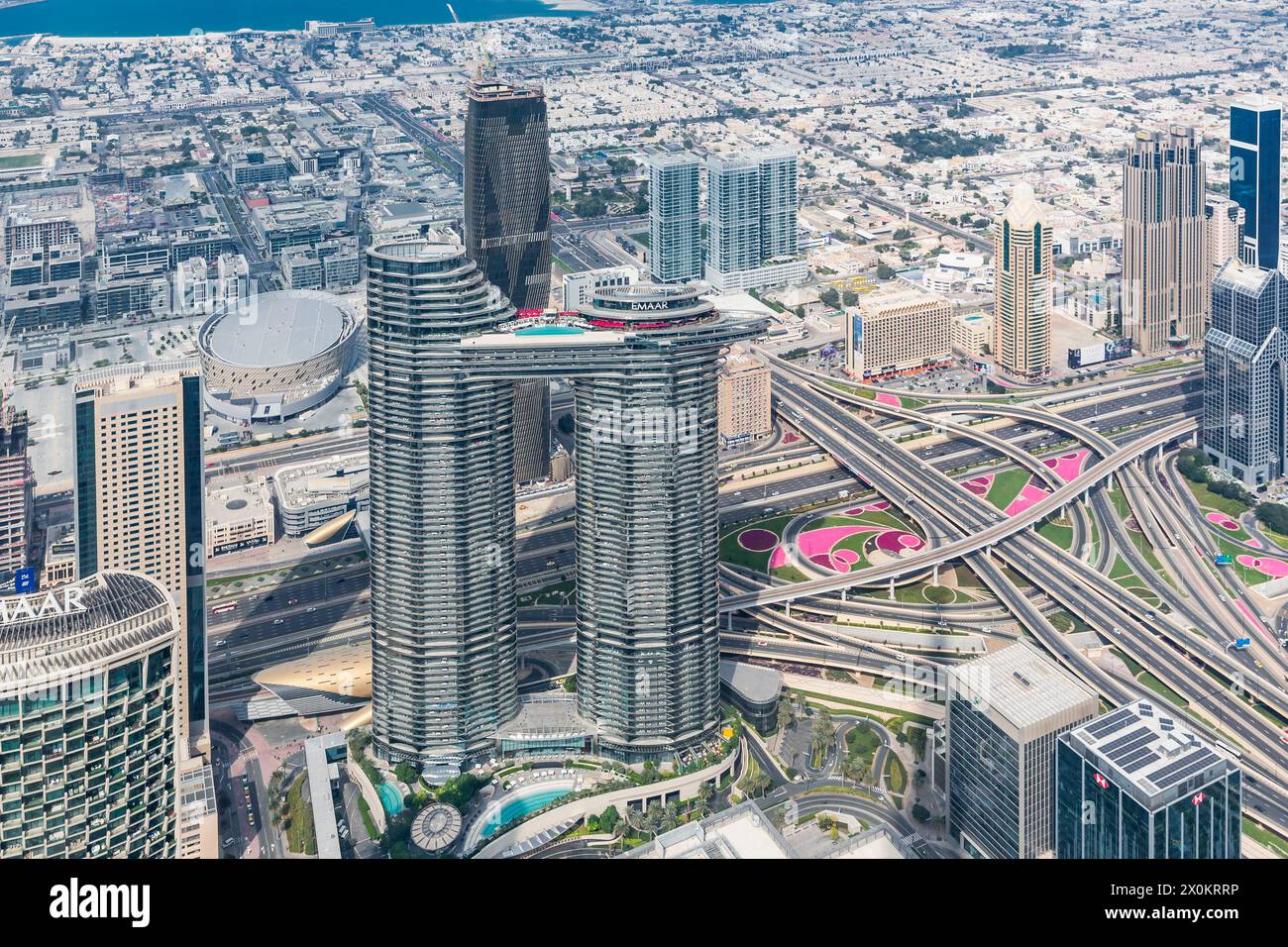 Blick auf die Skylines von der Besucherplattform in The Top im 124. Stock, in einer Höhe von 450 m, Burj Khalifa, das höchste Gebäude der Welt, 830 m hoch, Wolkenkratzer, Skyline, Dubai, Vereinigte Arabische Emirate, Naher Osten, Asien Stockfoto