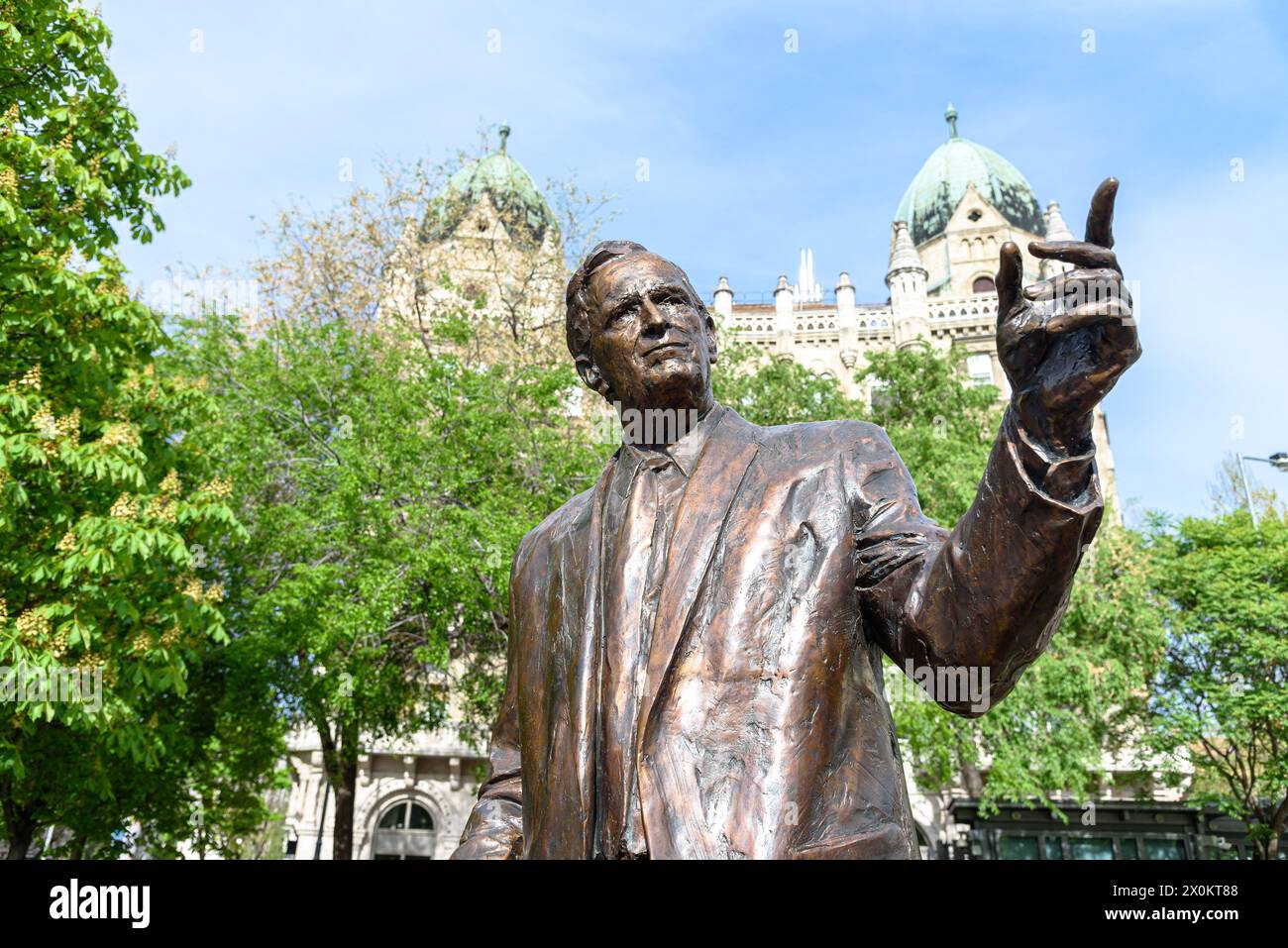 Die Statue des US-Präsidenten George H. W. Bush in Budapest in Szabadsag ter Stockfoto