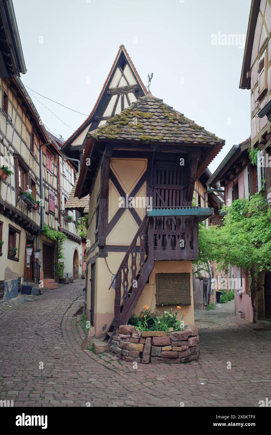 Foto der Altstadt von Eguisheim. Foto am 5. Mai 2023. Stockfoto