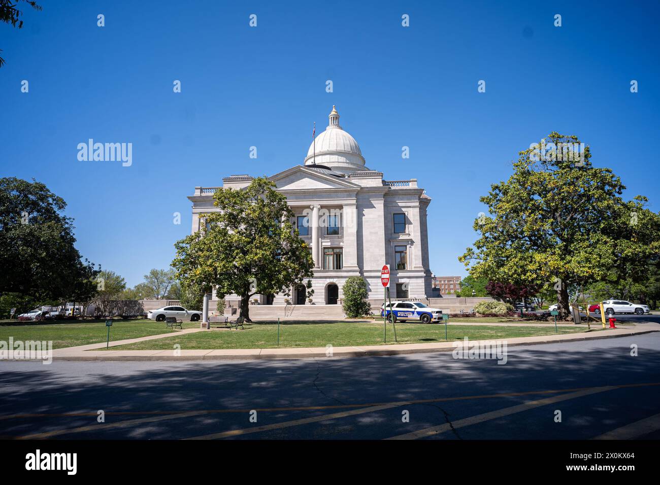 Little Rock, Arkansas, USA. April 2024. Das Statehouse Capitol Building in Little Rock, Arkansas. In (Credit Image: © Brian Branch Price/ZUMA Press Wire) NUR REDAKTIONELLE VERWENDUNG! Nicht für kommerzielle ZWECKE! Stockfoto