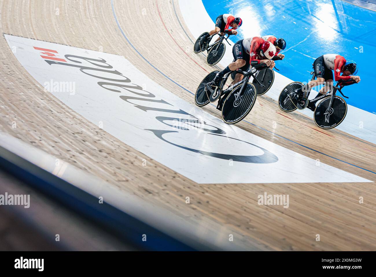 Milton, Kanada. April 2024. Foto von Alex Whitehead/SWpix.com - 12/04/2024 - Radfahren - Tissot UCI Track Nations Cup - Runde 3: Milton - Mattamy National Cycling Centre, Milton, Ontario, Kanada - Qualifying der Männer Team Pursuit - Mathias Guillemette, Michael Foley, Carson Mattern und Sean Richardson aus Kanada Ein Credit: SWpix/Alamy Live News Stockfoto