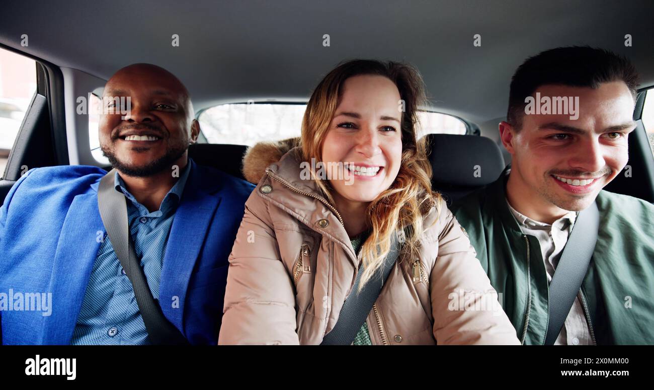 Carpool Ride Share Car Service App Leute Im Haus Stockfoto