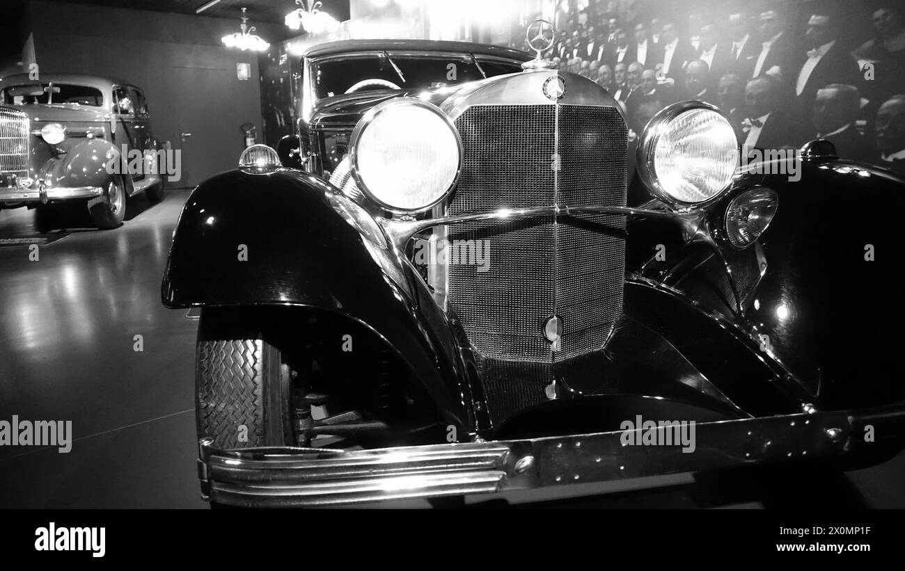 Turin, Italien - 20. Juni 2021: Blick auf die Vorderseite eines antiken Autos im Automobilmuseum Turin Stockfoto