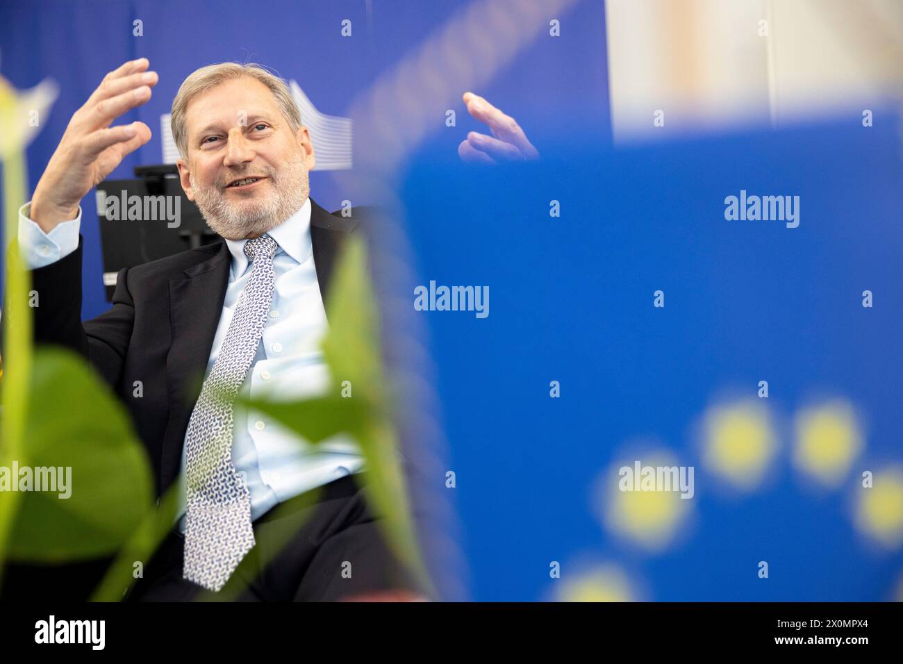 Johannes Hahn (ÖVP) ist EU-Kommissar für Haushalt und Verwaltung in der Kommission von der Leyen. Im Bild: EU-Kommissar Johannes Hahn (ÖVP) am Montag, 8. April 2024 in der Vertretung der Europäischen Kommission in Österreich // Johannes Hahn (OEVP) ist Österreichs EU-Kommissar. Bild: EU-Kommissar Johannes Hahn am Montag, 8. April 2024 in der Vertretung Österreichs der Europäischen Kommission in Wien. - 20240408 PD17734 Credit: APA-PictureDesk/Alamy Live News Stockfoto