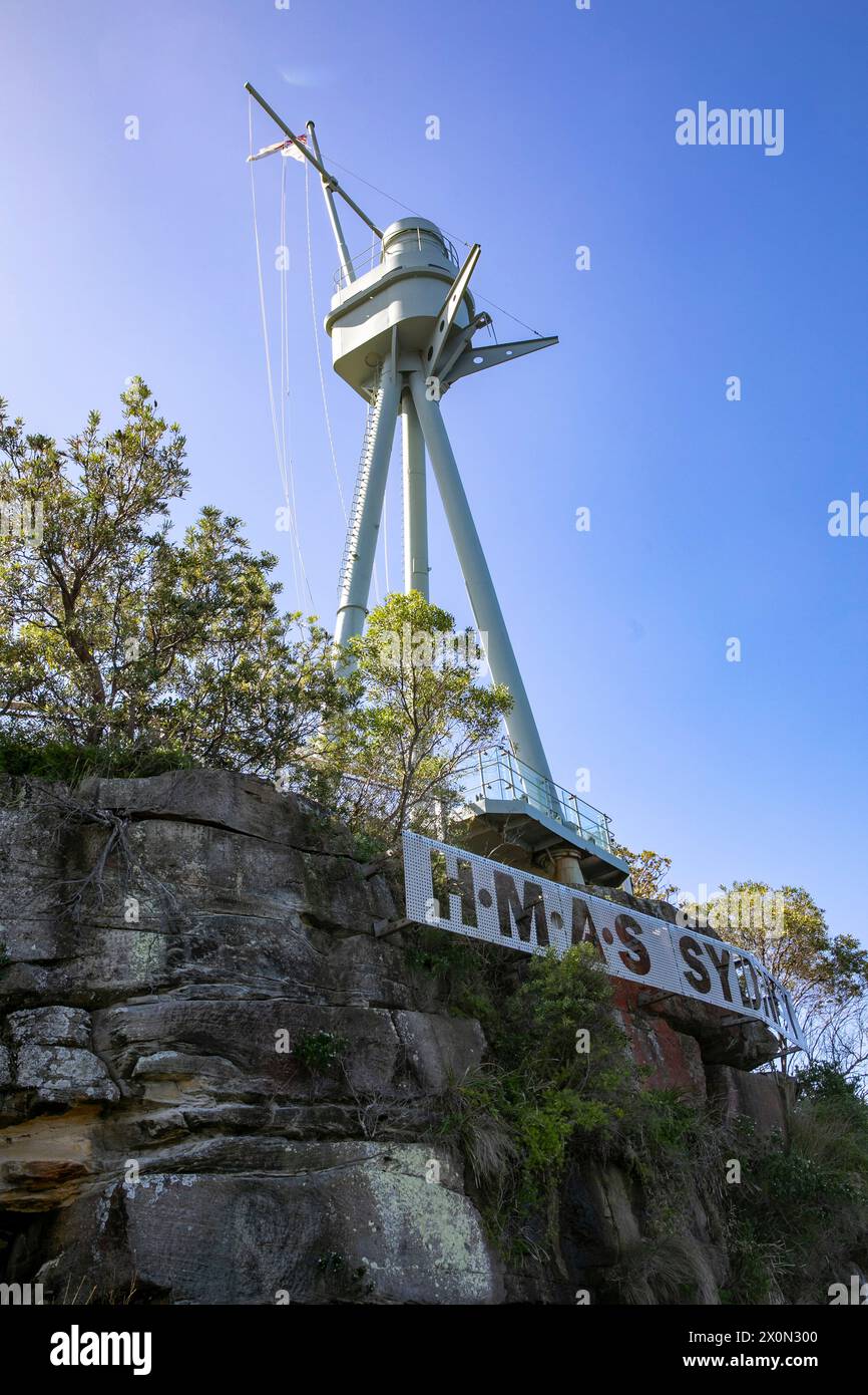 Der HMAS Sydney I Memorial Mast erinnert an die Soldaten der Royal Australian Navy und an die Schiffe, die im Dienst verloren gingen, Bradleys Head Stockfoto