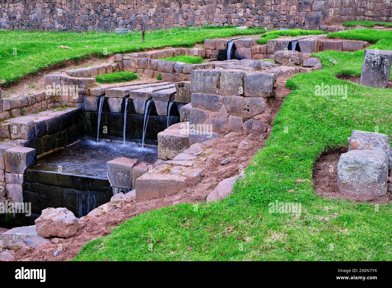 Peru, Provinz Cuzco, Tipon, archäologische Stätte der Inka, die dem Wasser gewidmet ist und 12 Terrassen dank eines genialen Rohrsystems versorgt Stockfoto