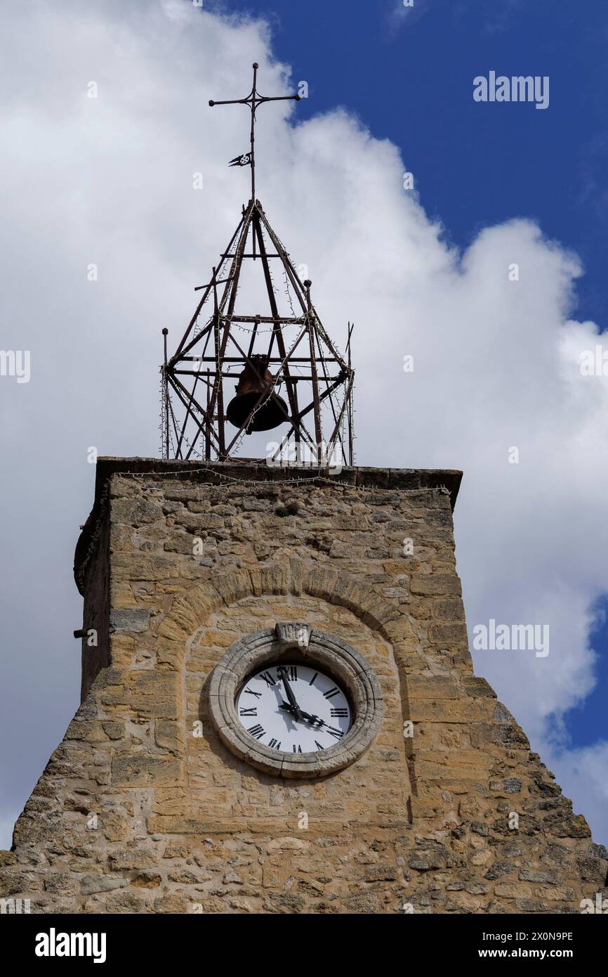 Glockenturm der Kirche Saint-Martin, Ansouis, Vaucluse, Provence, Frankreich Stockfoto