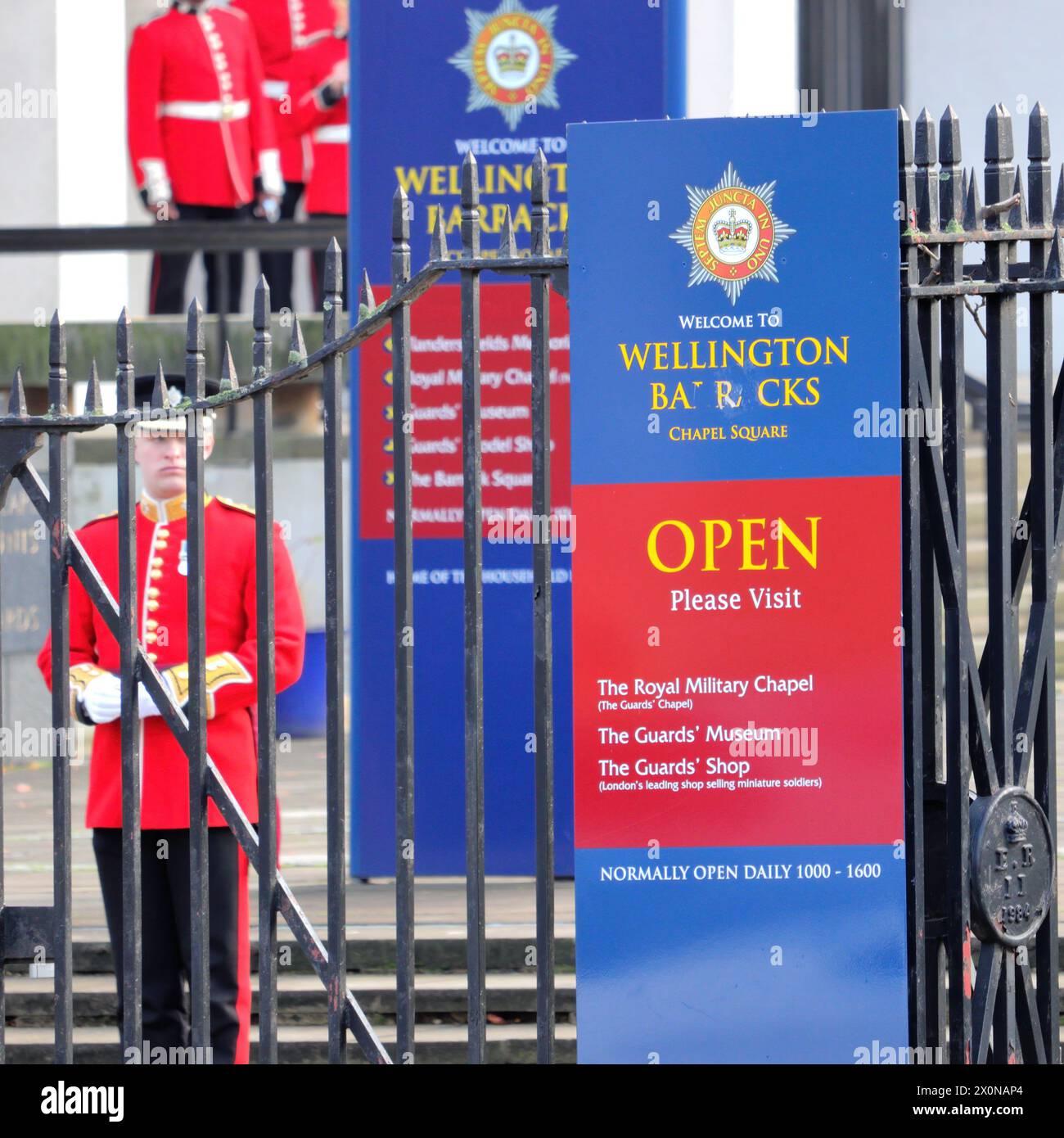 Wellington Barracks, eine Militärkaserne in Westminster, Zentrum von London, für die Bataillone der Foot Guards, die öffentliche Aufgaben in diesem Gebiet wahrnehmen Stockfoto