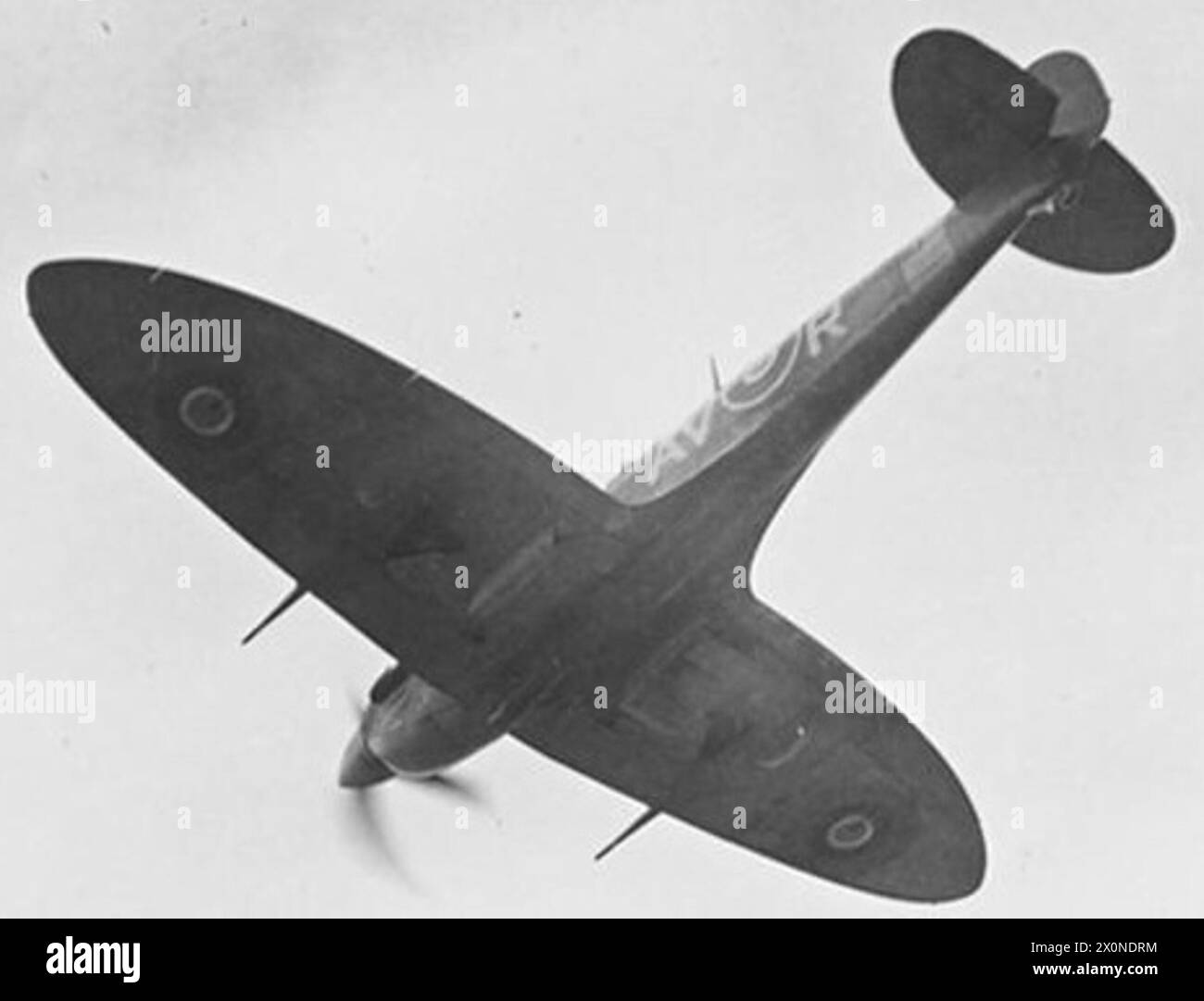 Supermarine Spitfire VB-Flugzeuge im Einsatz mit der RAF, die während des Flugbetriebs 1942 gezeigt wurden. Stockfoto