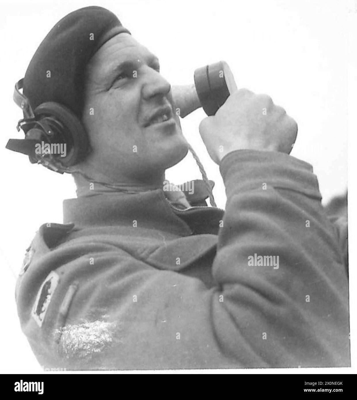 Leader Ian Kerr, ehemaliger Landwirt aus Midlothian, Schottland, trainiert Panzerfahrer. Fotografisches negativ der britischen Armee. Stockfoto