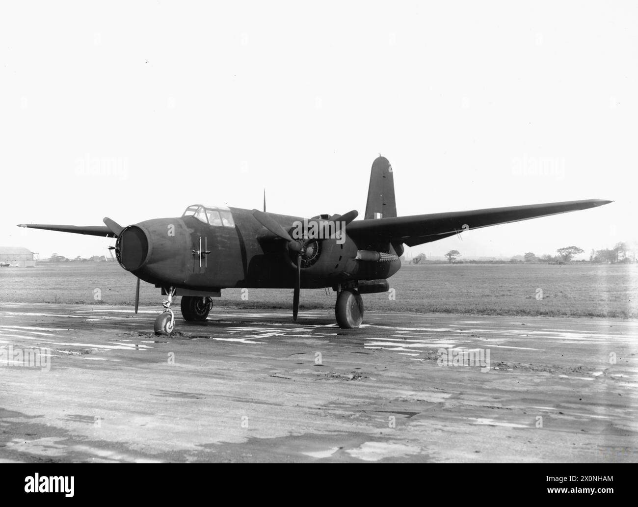 US-AMERIKANISCHE FLUGZEUGE IM ROYAL AIR FORCE-DIENST 1939–1945: DOUGLAS DB-7 & DB-7B BOSTON. - Boston Mark II (Turbinlite) AH457, am Boden im Burtonwood Repair Depot, Lancashire. Dieses Flugzeug diente mit No, 1422 (Nachtjäger), 1457 (Jagdjäger) und schließlich mit No. 536 Squadron RAF Royal Air Force, Flug, 1422 (Nachtjäger), Royal Air Force, Flug, 1457 (Jagdflugzeug), Royal Air Force, Expeditionary Air Wing, 122 Stockfoto