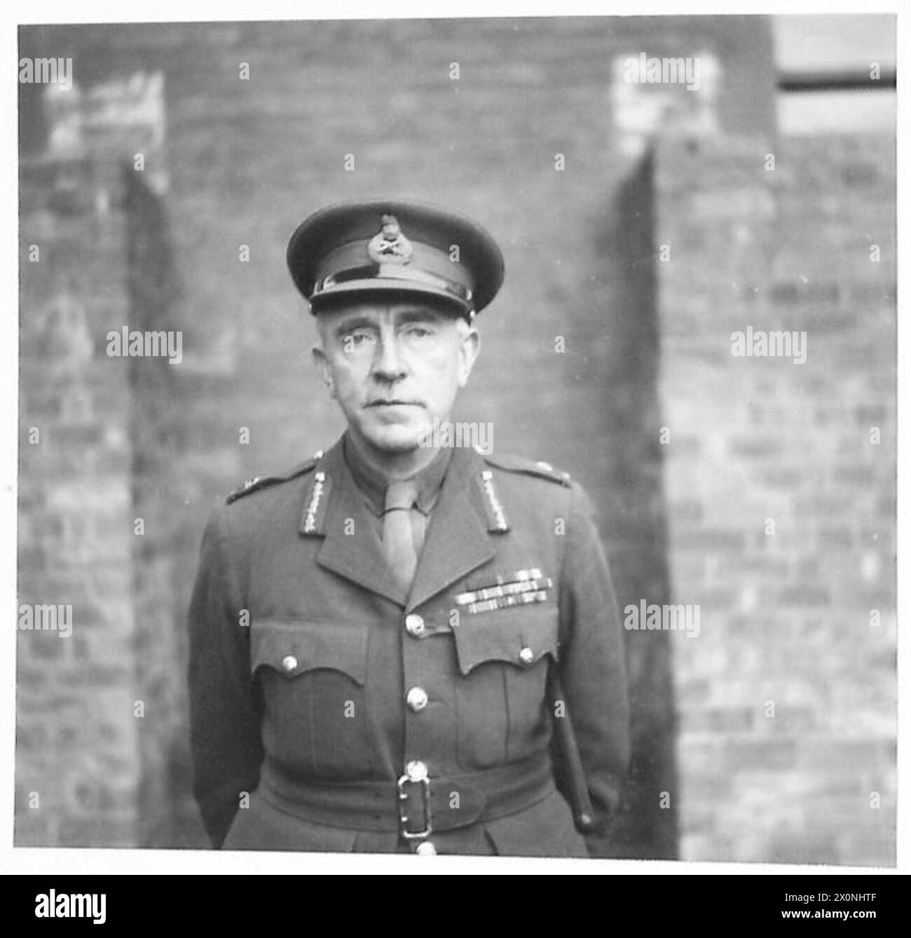 Fotografisches negativ in Verbindung mit der britischen Armee. Das Bild zeigt ein Negativformat, das in der Militärfotografie für Dokumentationszwecke verwendet wird. Stockfoto