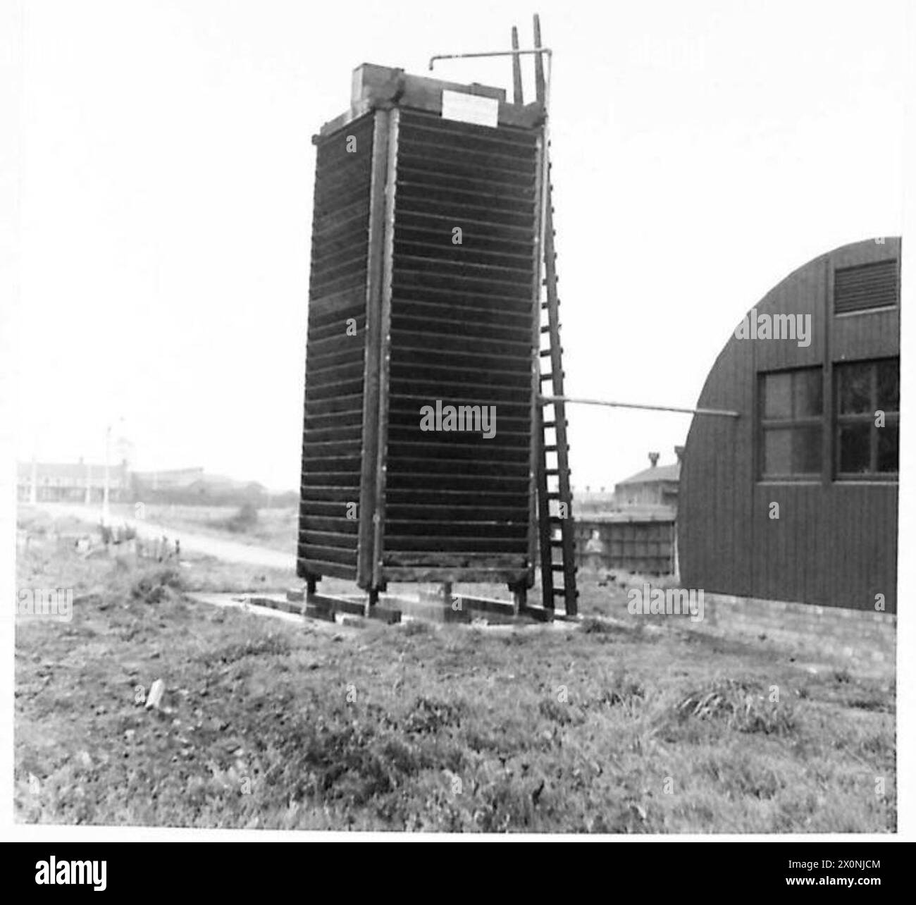 VERSORGUNGSRESERVE-DEPOT - Wasserkühlturm und Kompressorhaus, fotografisches negativ, British Army Stockfoto