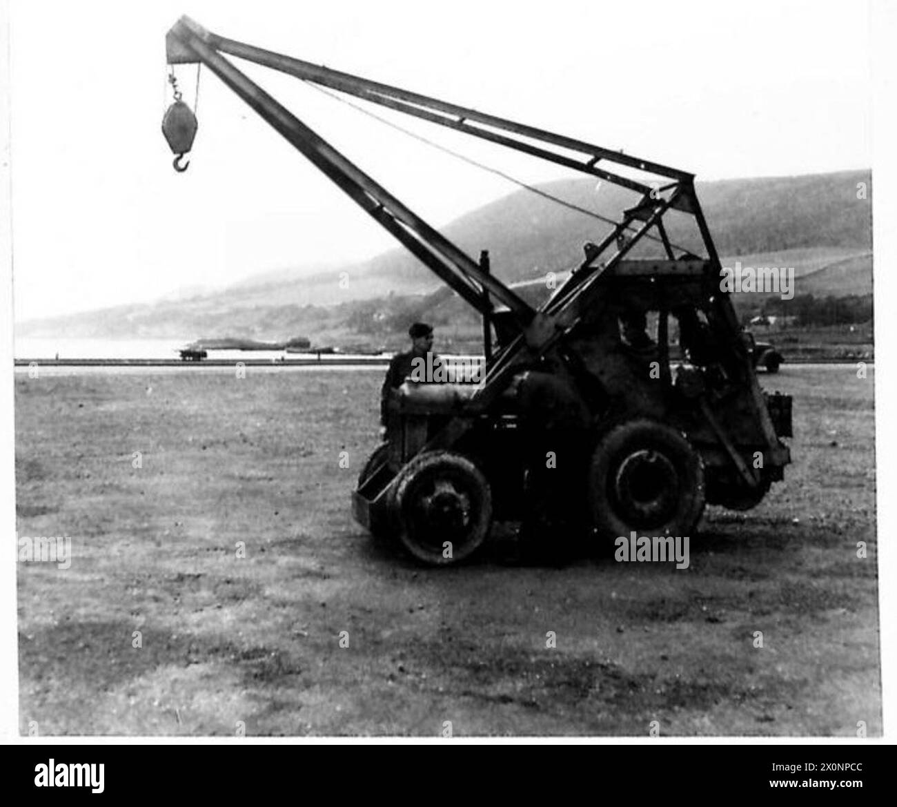 SONDERAUFTRAG FÜR TN. 6[A] - Chaseside mobiler 1-Tonnen-Benzinmotor mit sicherer Arbeitslast. Fotografisches negativ, britische Armee Stockfoto