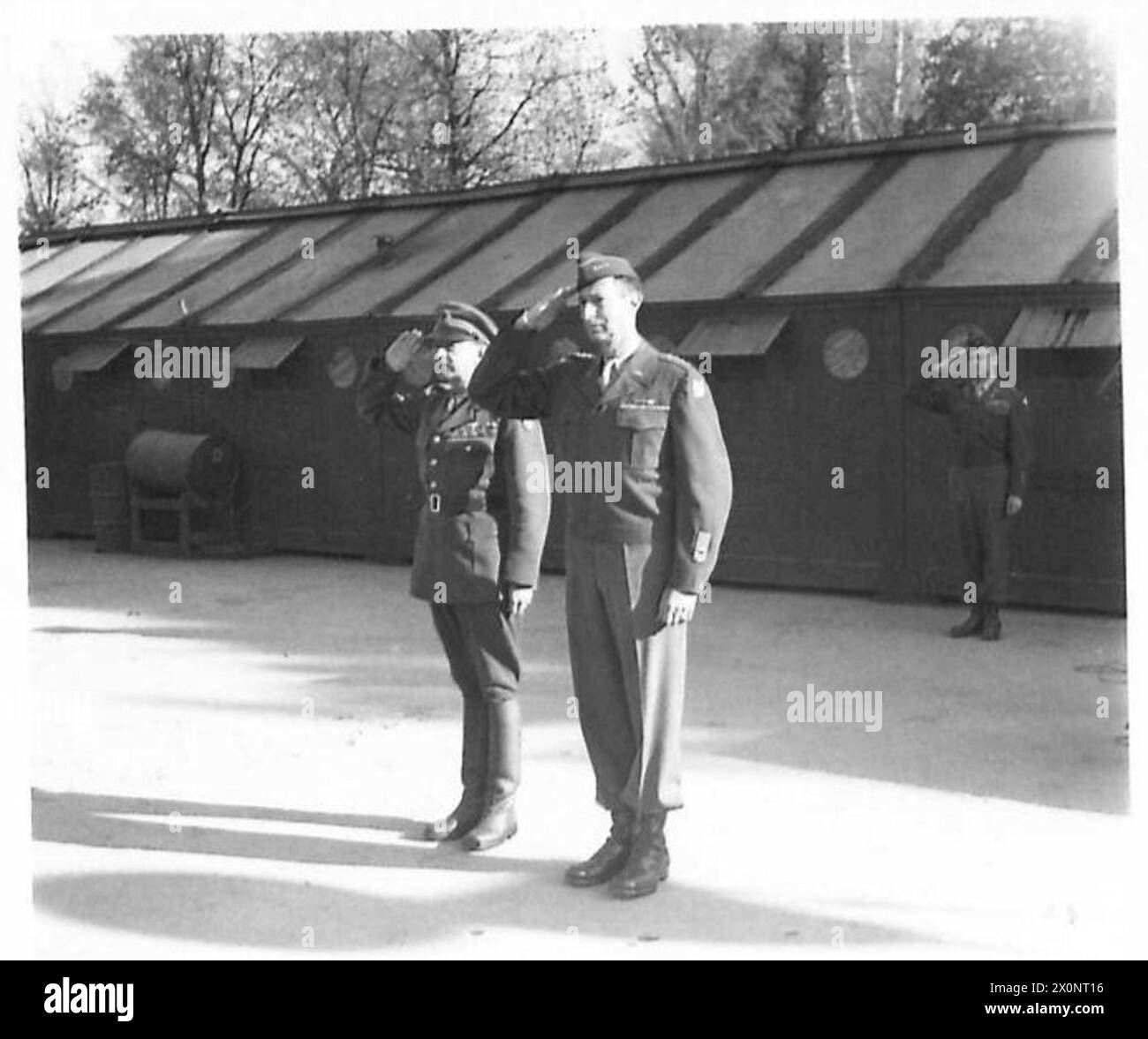 FELDMARSCHALL ALEXANDER BESUCHT 5. ARMEE - Feldmarschall Alexander und General Clark fotografisches negativ, British Army Stockfoto
