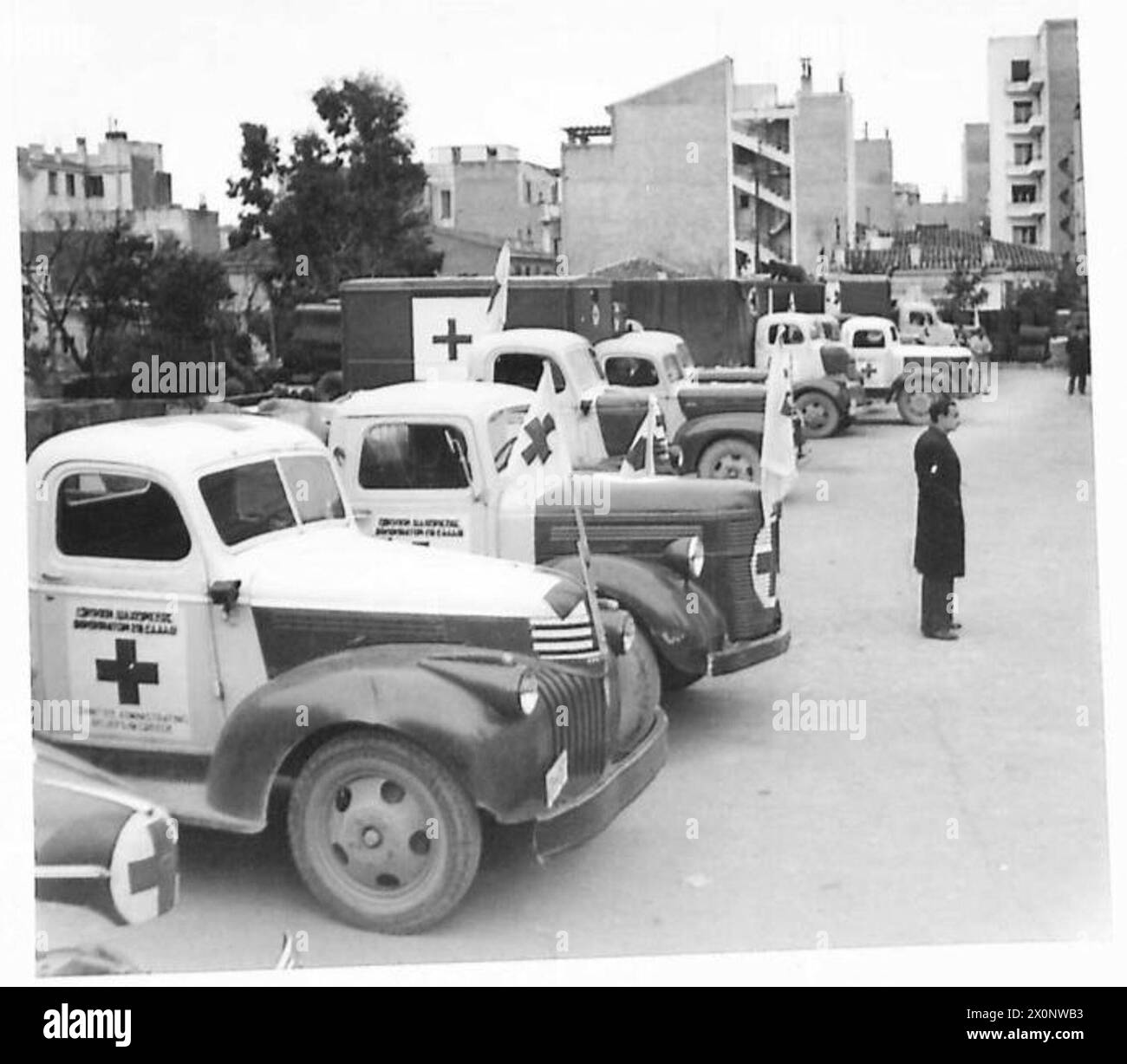 U.N.R.A. BEI DER ARBEIT IN GRIECHENLAND - einige der Lkw, die vom Gemeinsamen Hilfsausschuss verwendet werden - alle klar und eindeutig gekennzeichnet. Fotografisches negativ, britische Armee Stockfoto