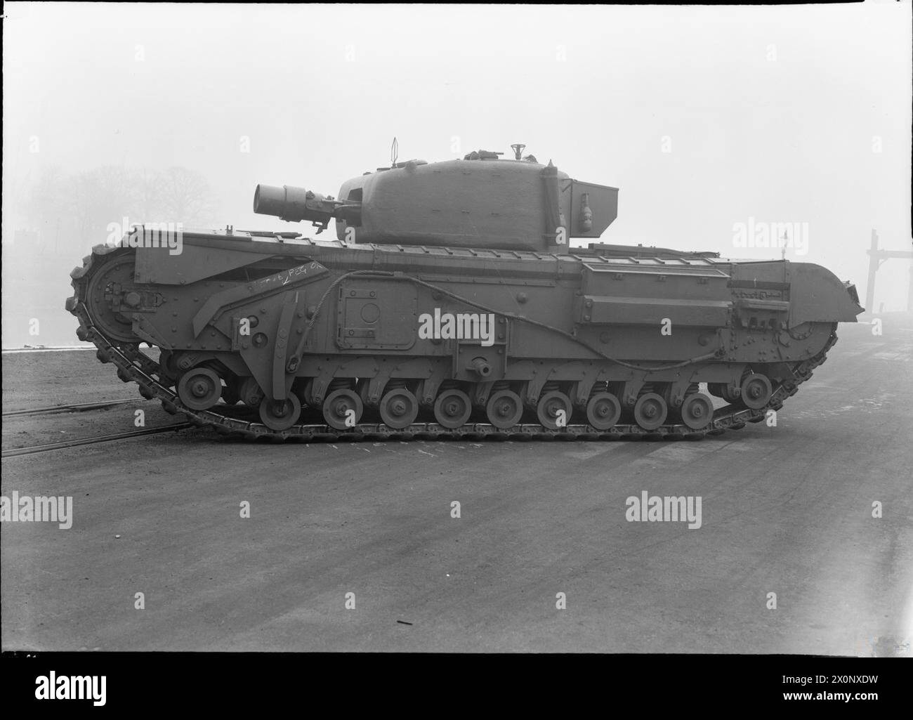 Der Churchill AVRE, ein Panzer der britischen Armee, der mit einem Einlassmörtel ausgestattet war und 1939–1945 bei militärischen Operationen eingesetzt wurde. Stockfoto