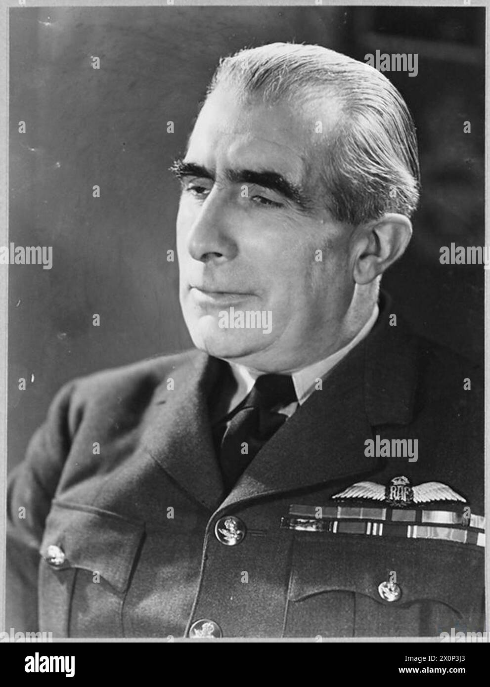 Porträt von Air Chief Marshal Sir Christopher Courtney, KCB, CBE, DSO, Senior RAF Officer im Jahr 1943. Stockfoto