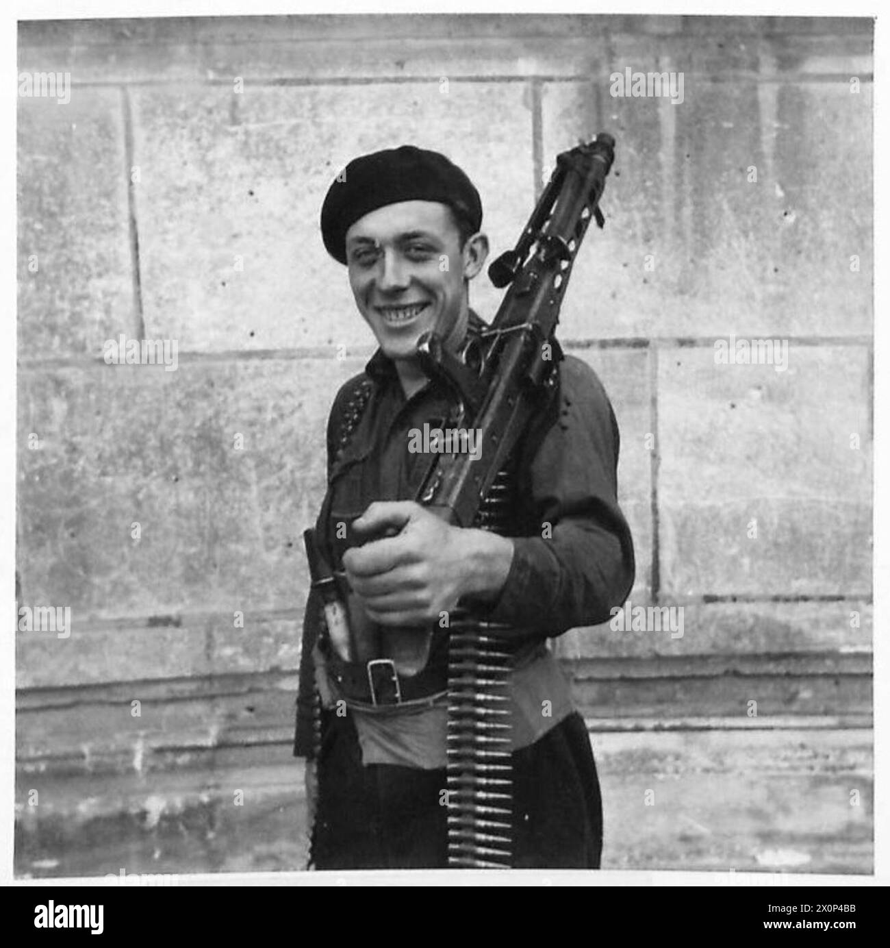 Monsieur Henry Bertaux, ein Sohn eines Bauern, wurde als Teil der französischen Widerstandsbewegung im Dorf Beaumesnil in Eure fotografiert. Stockfoto