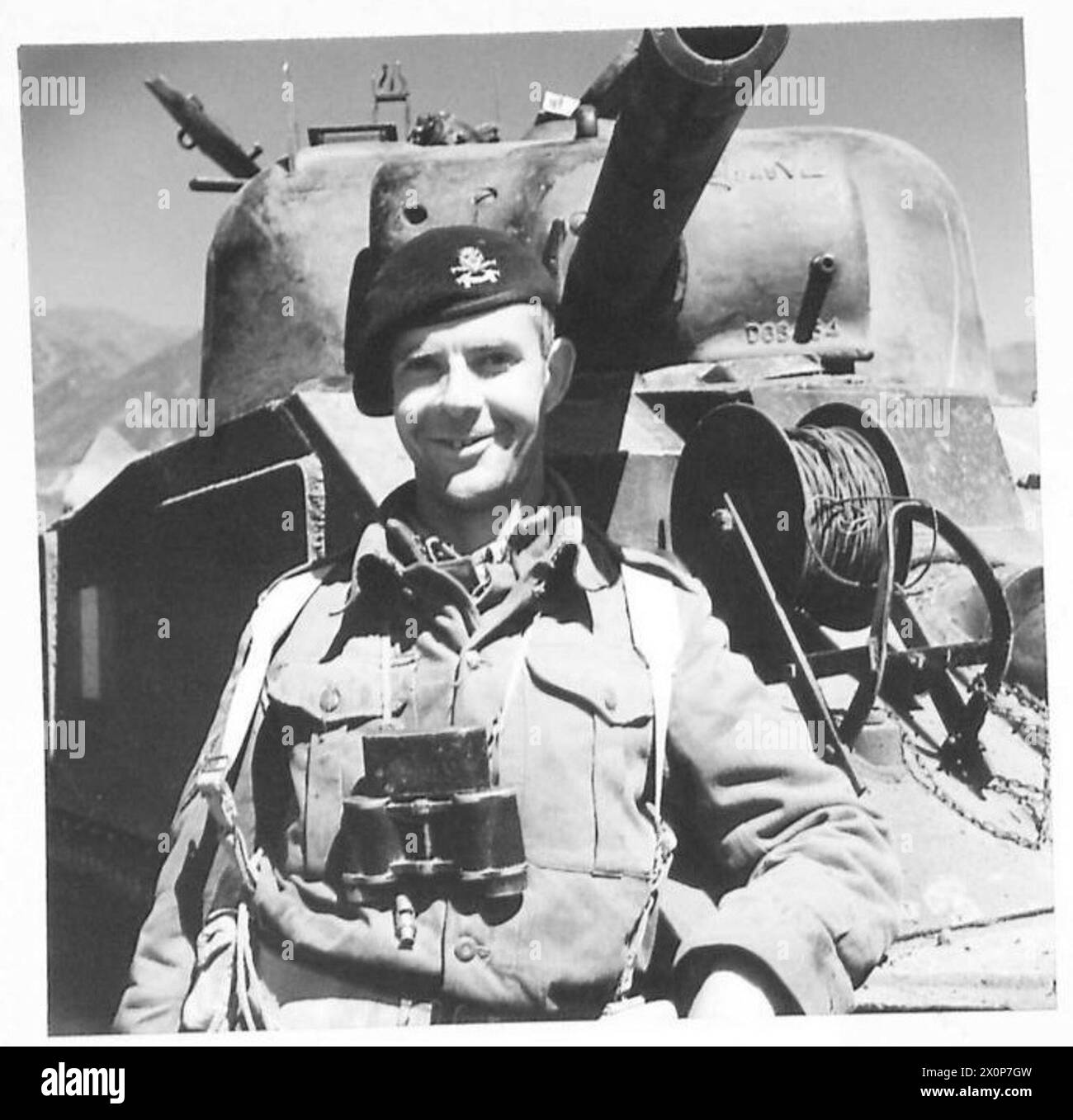 Sgt. A.G. Williams, ein Panzerbesatzungsmitglied von Woodford Bridge, Essex, diente in Nordafrika, bevor er 1943 nach Italien eingesetzt wurde. Stockfoto