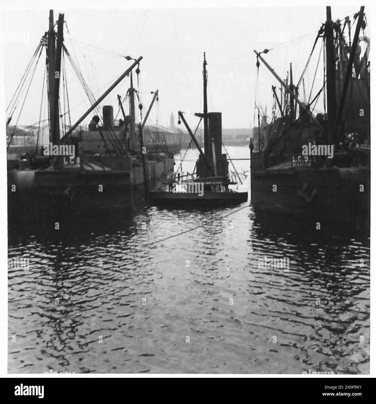 Die S.S. Fairhead, ein Schiff, das im Spencer Basin in Belfast versenkt ist und die Verluste im Zweiten Weltkrieg darstellt Stockfoto