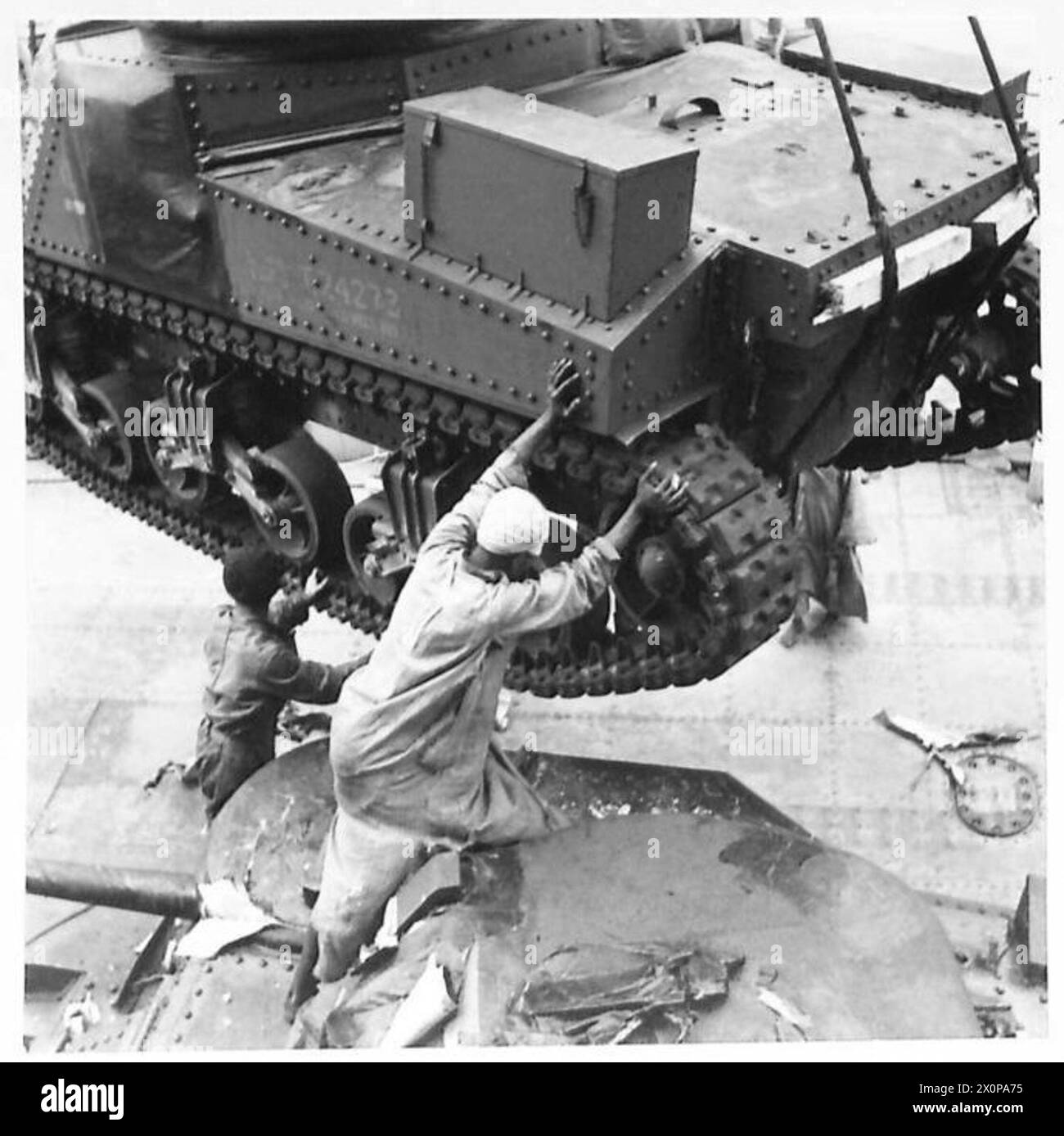 Neue amerikanische Panzer kommen im Nahen Osten an und sind für Einsatzbereitschaft gerüstet. Stockfoto