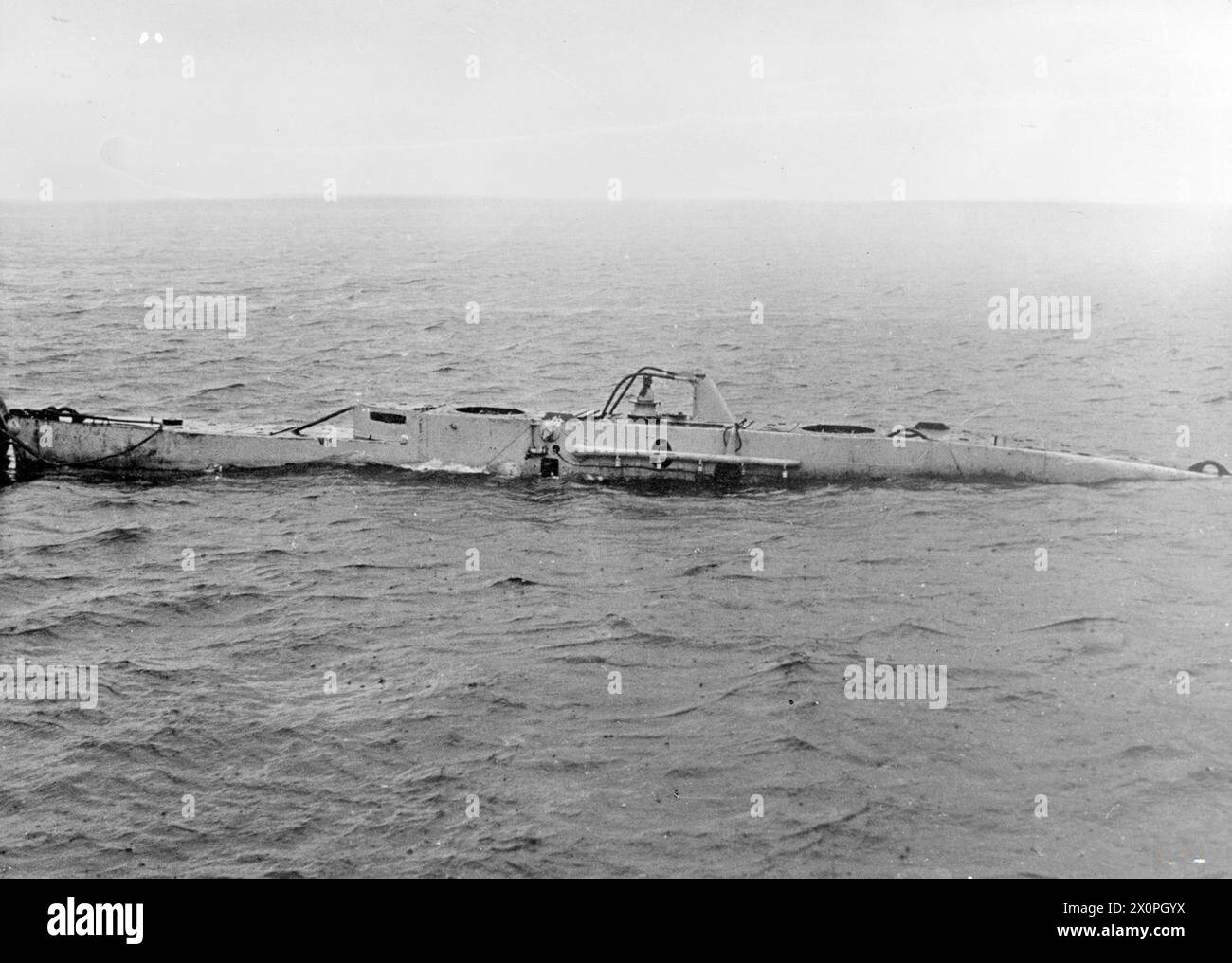 Fotos vom Januar 1944 zeigen die britischen X-Craft-Zwerg-U-Boote, die an einer Boje bei HMS Forth, Holy Loch, verankert sind und kleine U-Boot-Operationen und Einsatzverfahren darstellen. Stockfoto