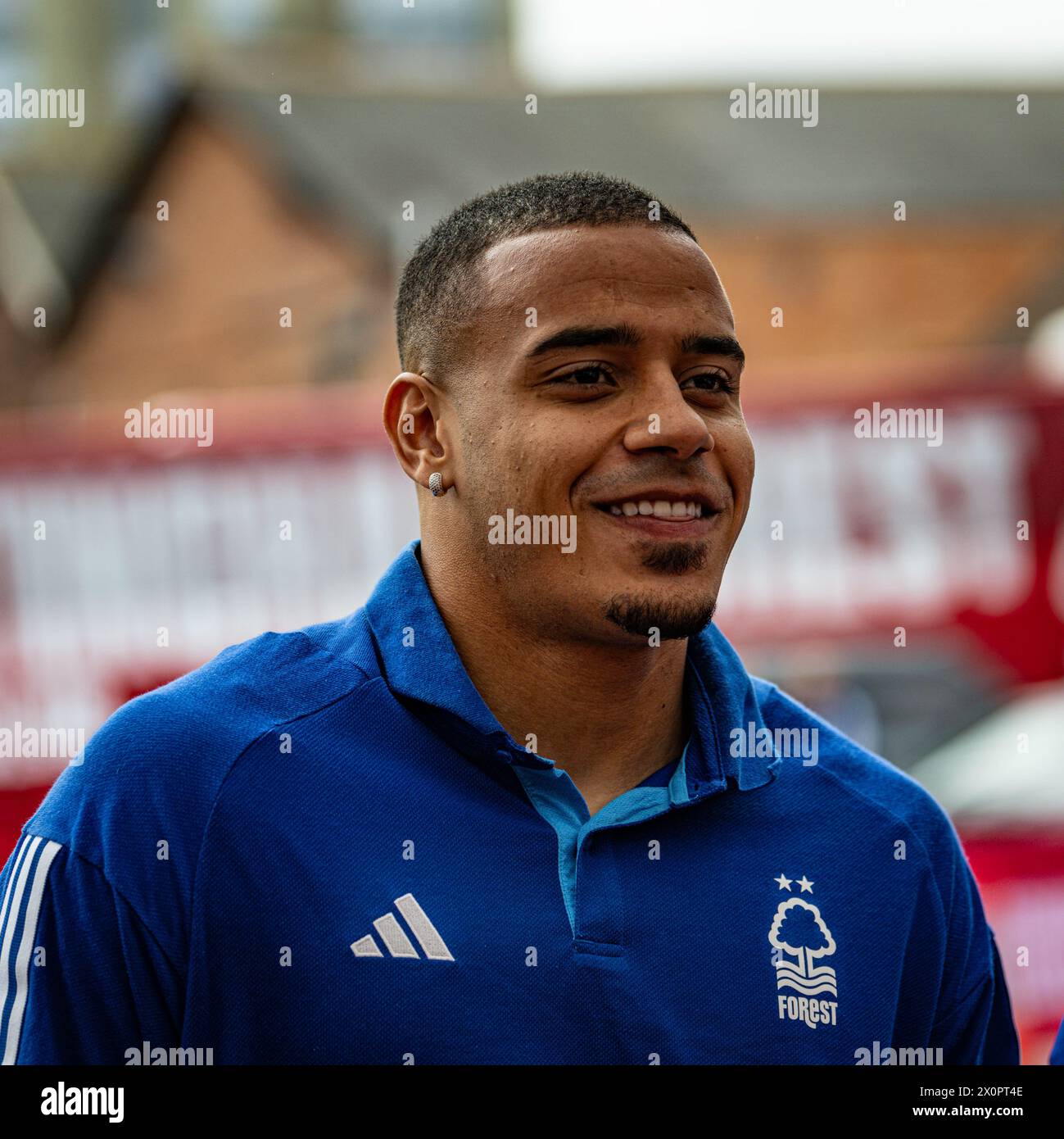 The City Ground, Nottingham, Großbritannien. April 2024. Premier League Football, Nottingham Forest gegen Wolverhampton Wanderers; Murillo aus Nottingham Forest kommt im City Ground an Credit: Action Plus Sports/Alamy Live News Stockfoto