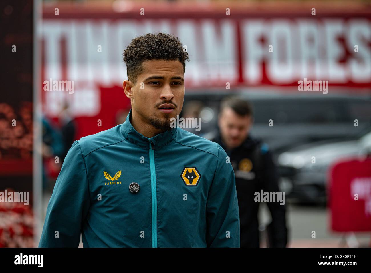 The City Ground, Nottingham, Großbritannien. April 2024. Premier League Football, Nottingham Forest gegen Wolverhampton Wanderers; Joao Gomes of Wolves kommt im City Ground an Credit: Action Plus Sports/Alamy Live News Stockfoto