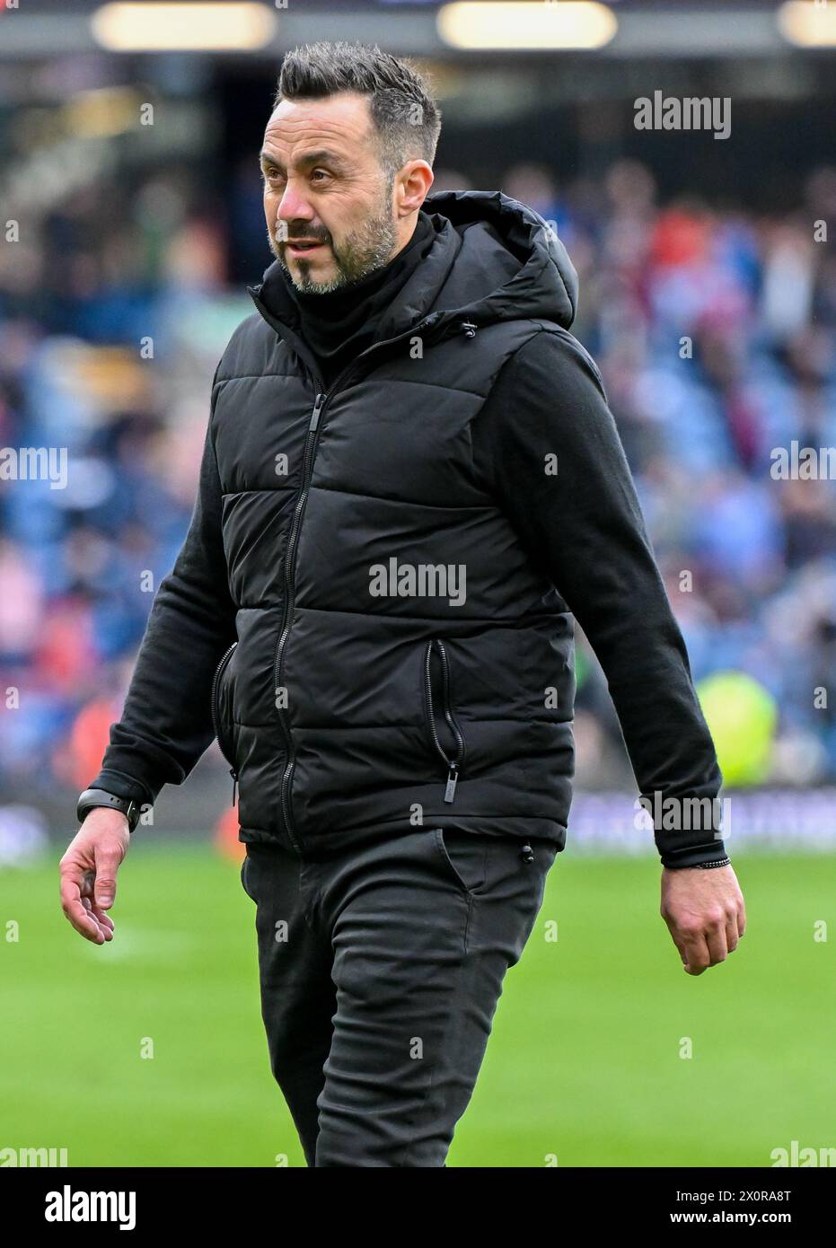 Turf Moor, Burnley, Lancashire, Großbritannien. April 2024. Premier League Football, Burnley gegen Brighton und Hove Albion; Trainer von Brighton Roberto de Zerbi nach der Halbzeit Whistle Credit: Action Plus Sports/Alamy Live News Stockfoto