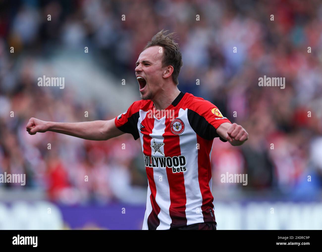 April 2024; Gtech Community Stadium, Brentford, London, England; Premier League Football, Brentford gegen Sheffield United; Mikkel Damsgaard aus Brentford feiert das 2. Tor in der 67. Minute, wurde aber vom VAR als Foul eingestuft Stockfoto