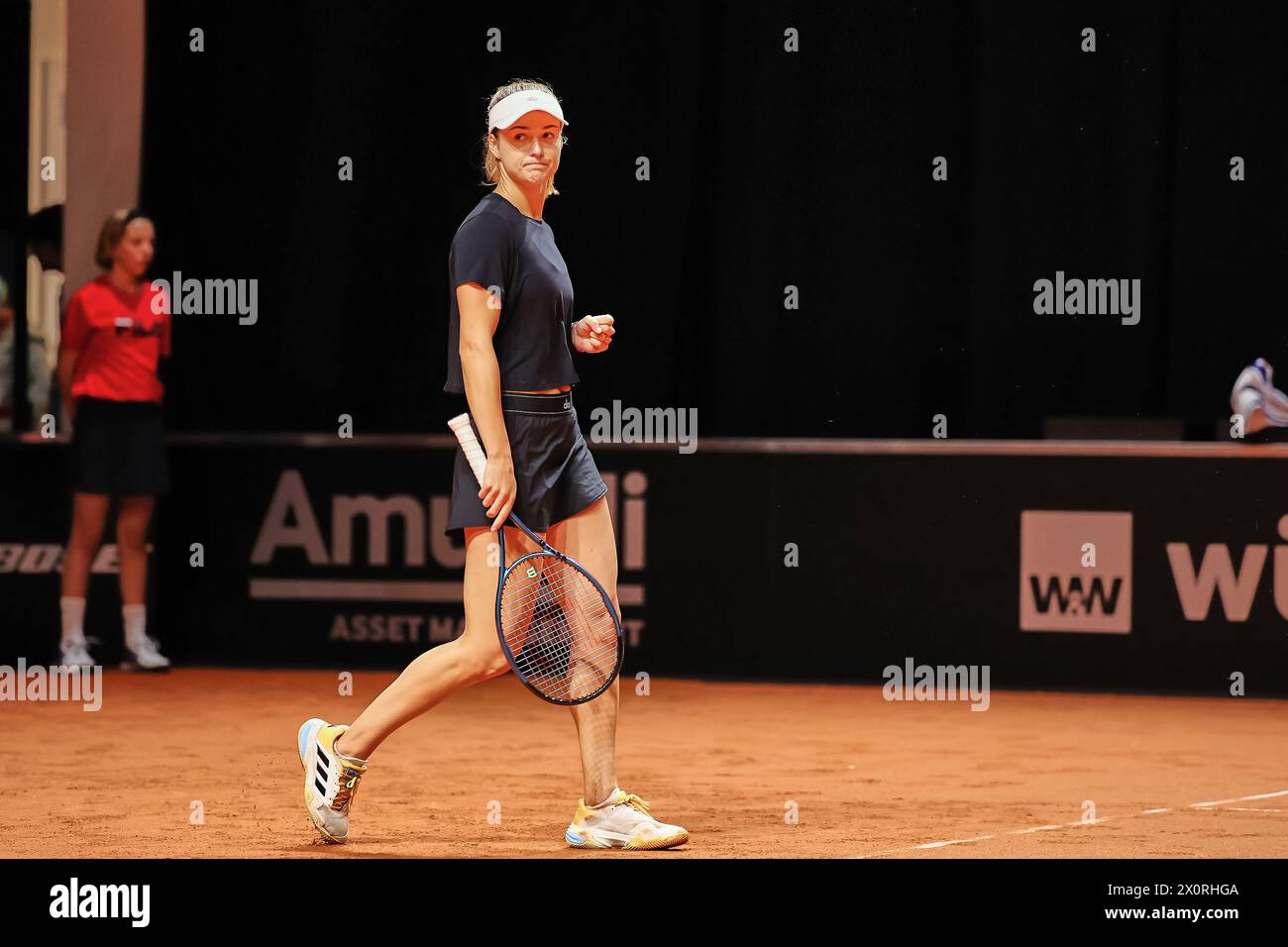 13. April 2024, Stuttgart, Baden-WÃ¼rttemberg, Deutschland: Anna Kalinskaya während der 47. Porsche Tennis Grand Prix Stuttgart – WTA500 (Bild: © Mathias Schulz/ZUMA Press Wire) NUR REDAKTIONELLE VERWENDUNG! Nicht für kommerzielle ZWECKE! Stockfoto