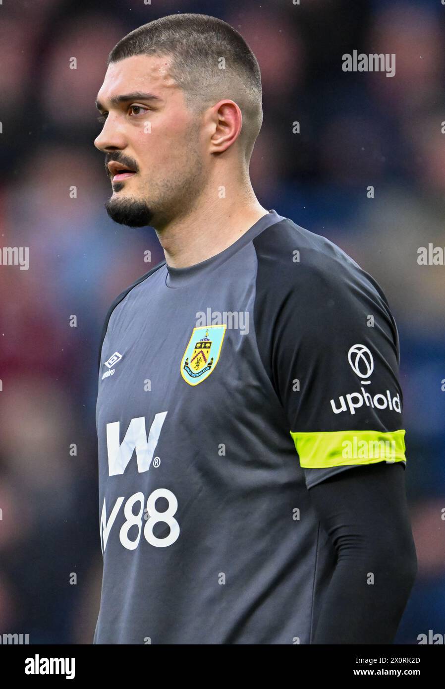 Turf Moor, Burnley, Lancashire, Großbritannien. April 2024. Premier League Football, Burnley gegen Brighton und Hove Albion; Arijanet Muric von Burnley Credit: Action Plus Sports/Alamy Live News Stockfoto